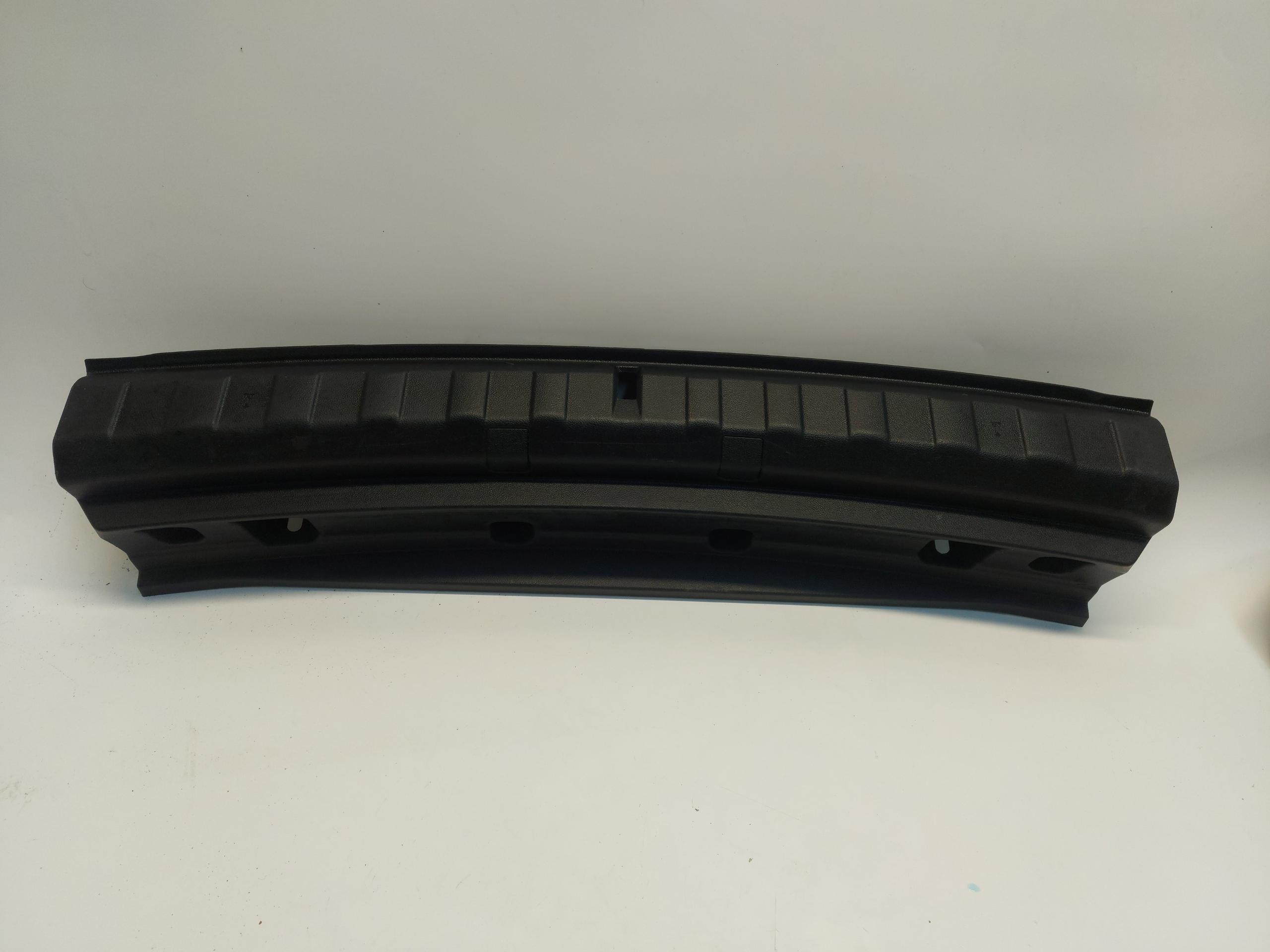 BMW G20 330e cover of the threshold boot 7450063