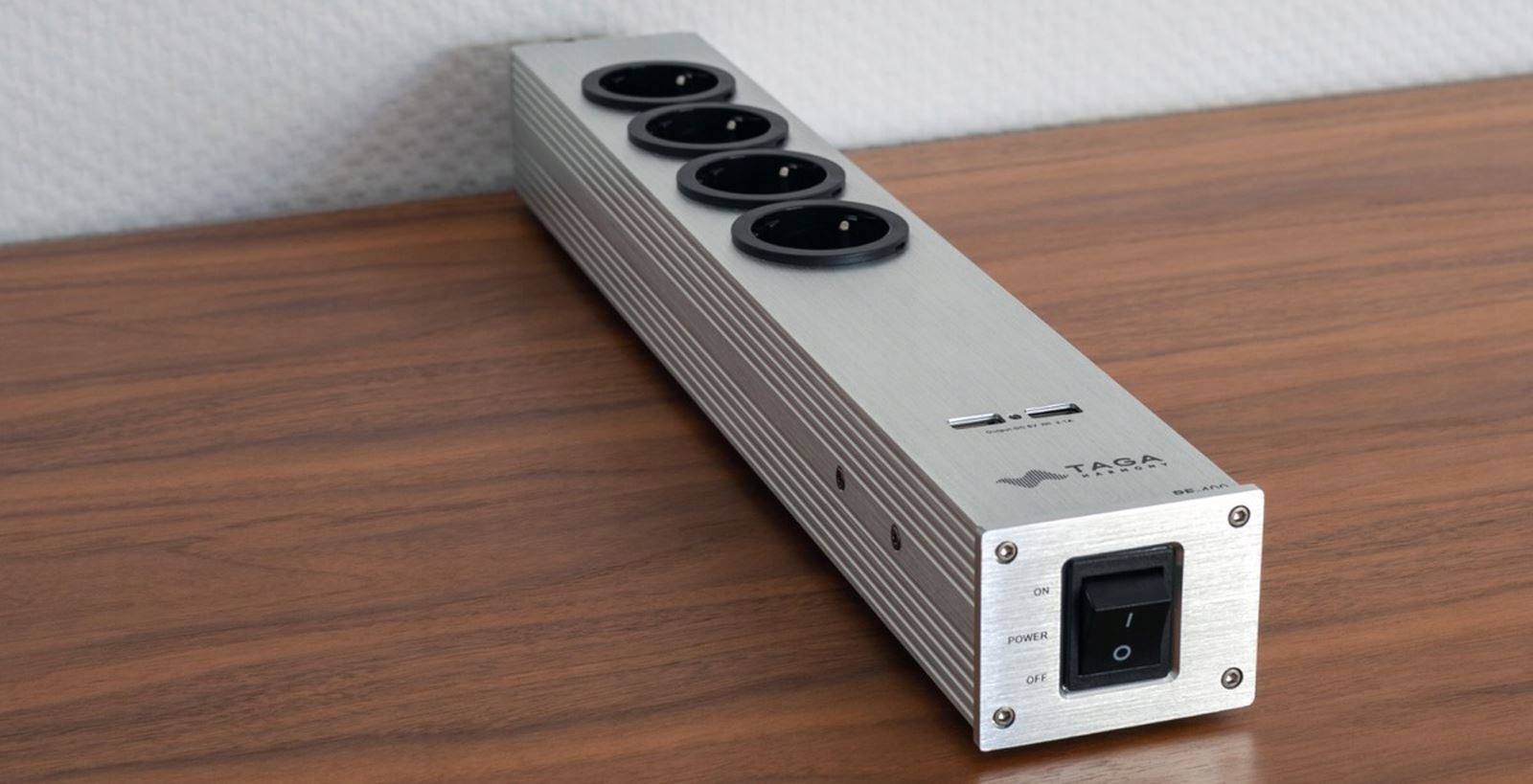 LISTWA ZASILAJĄCA 4 GNIAZDA + USB KONDYCJONER FILTR TAGA HARMONY PF-400USB Model PF-400USB