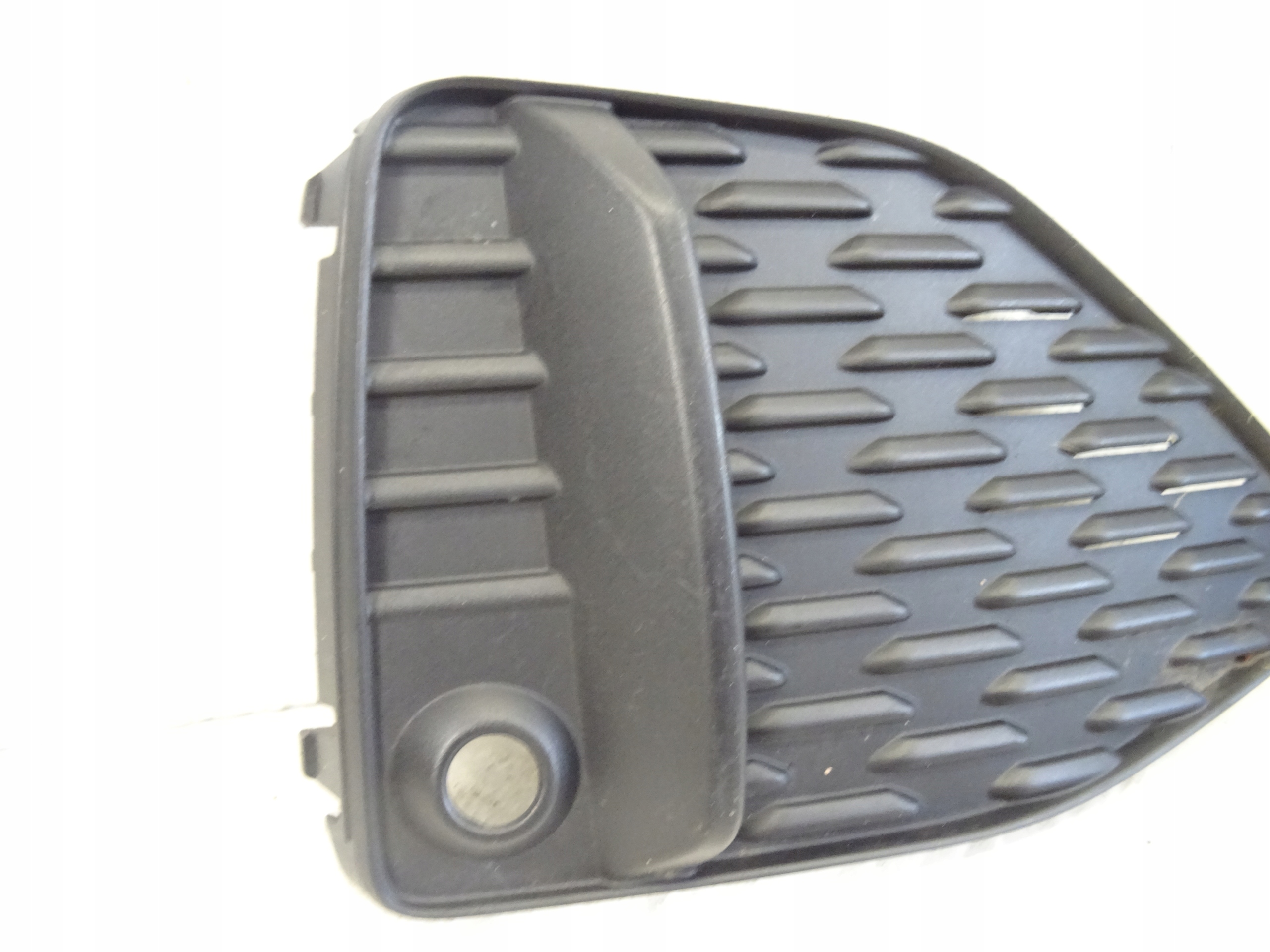 grid of a bumper front front right AUDI Q2 LIFT 81A807682R