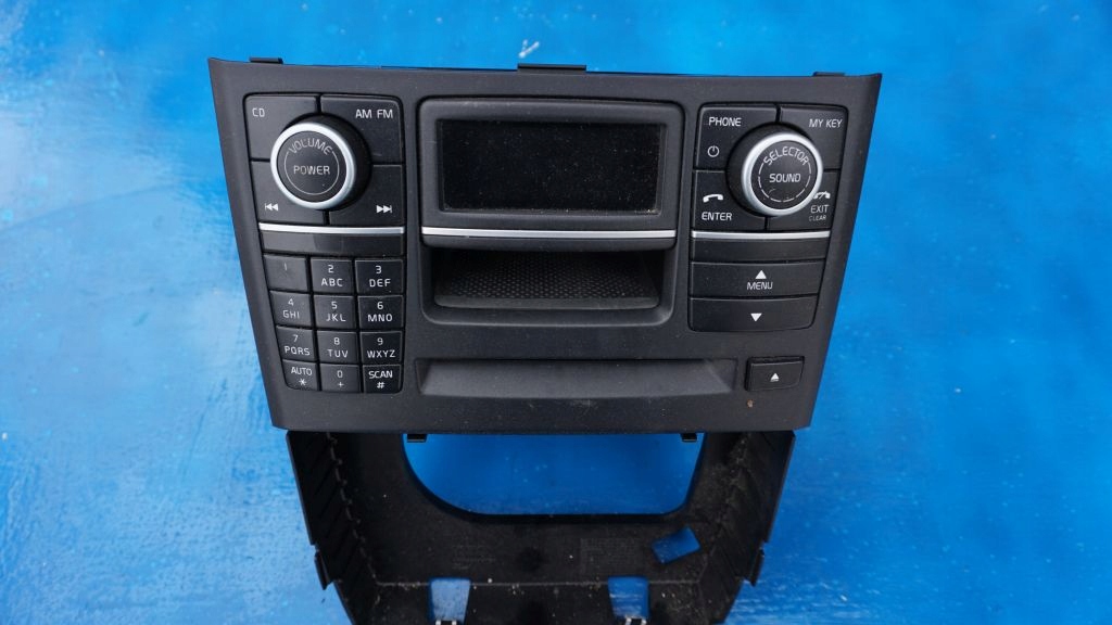 VOLVO XC90 LIFT - control panel RADIO player