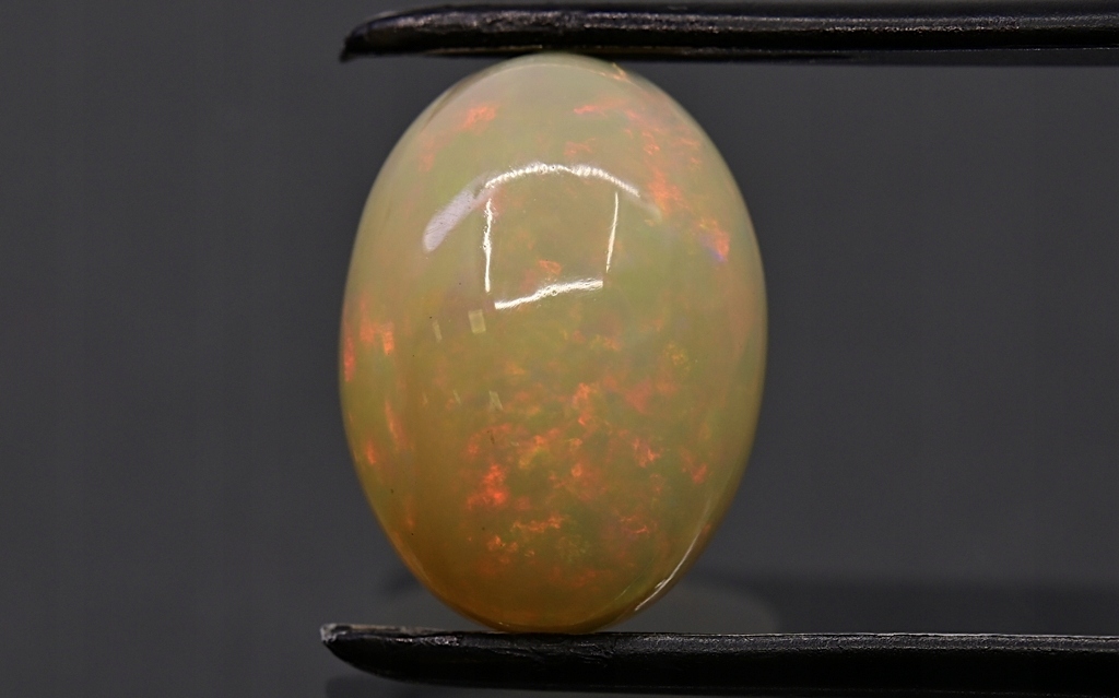 Opál z Etiopie kabošon ovál 14x10 mm