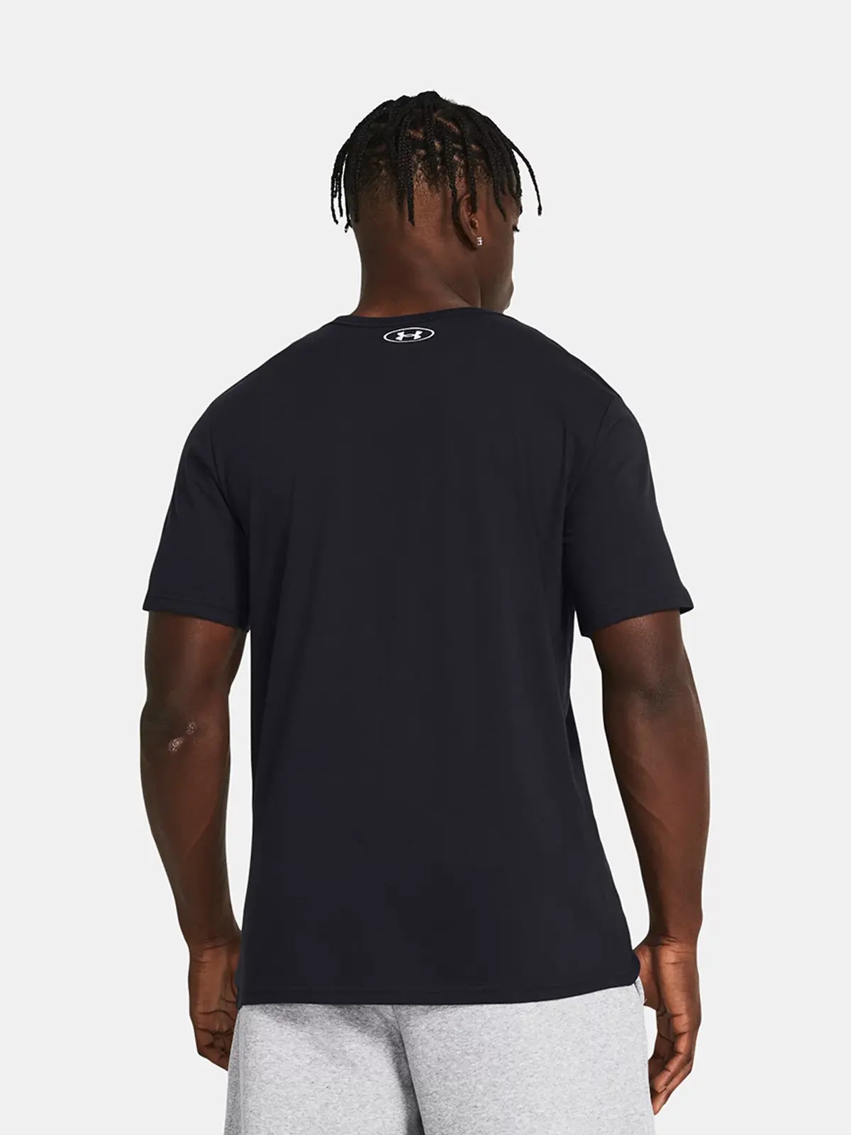 KOSZULKA MĘSKA UNDER ARMOUR T-SHIRT SZYBKOSCHNĄCA BAWEŁNA SPORT 1382915-001 Dekolt okrągły