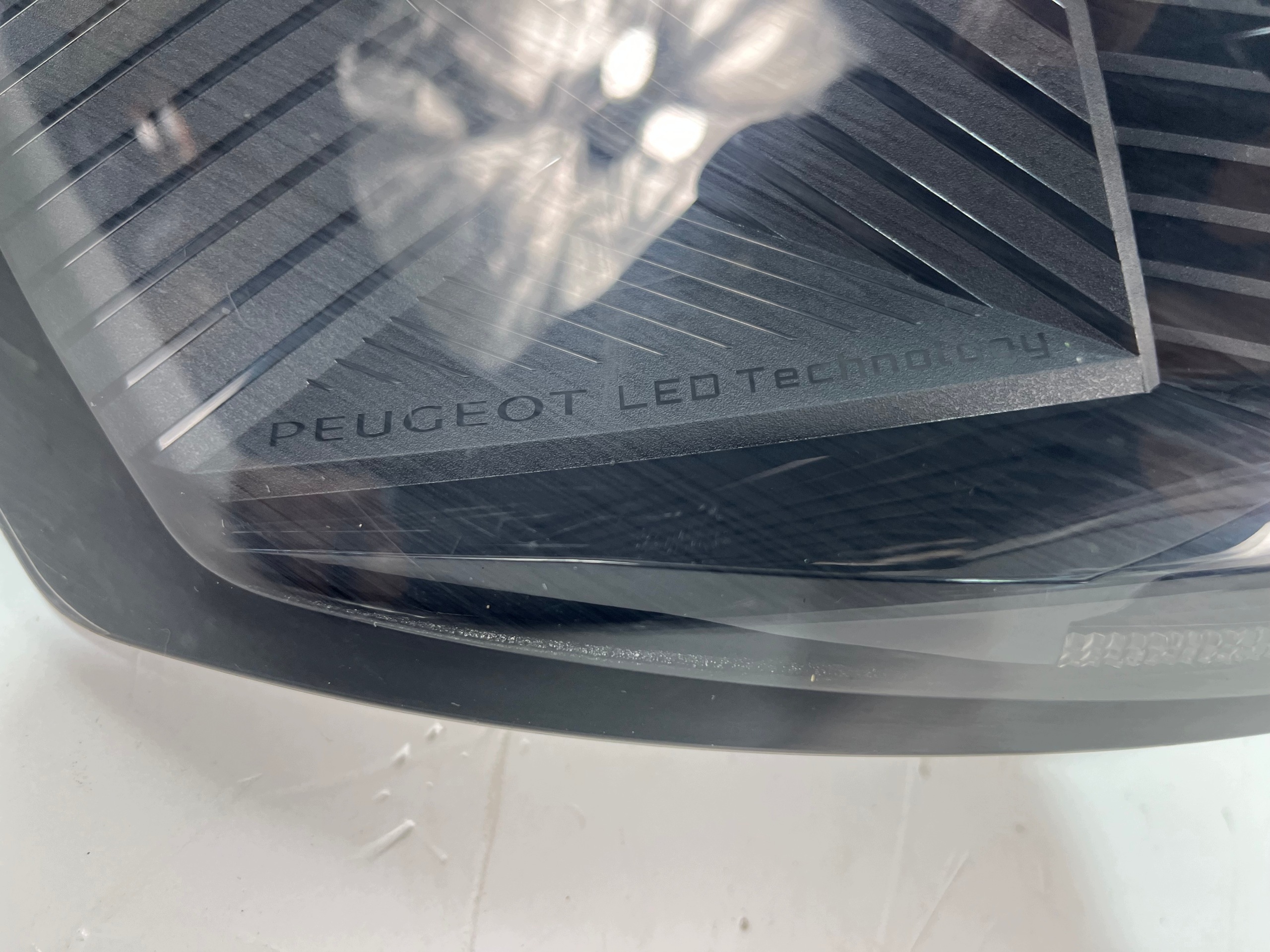 light left rear PEUGEOT 3008 II GT-LINE 9836231280