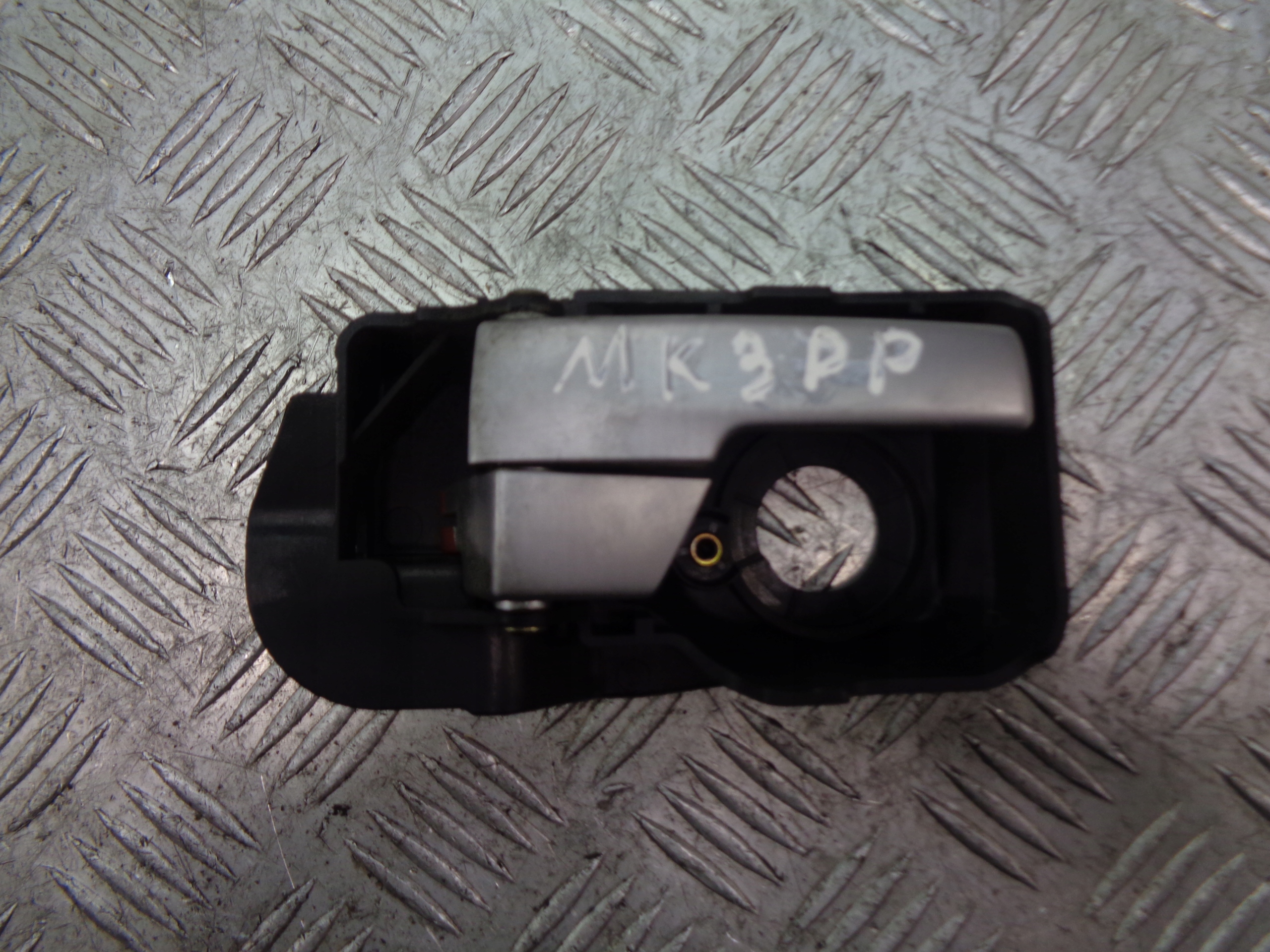 KLAMKA LEWA PRZEDNIA WEWNĘTRZNA FORD MONDEO MK3