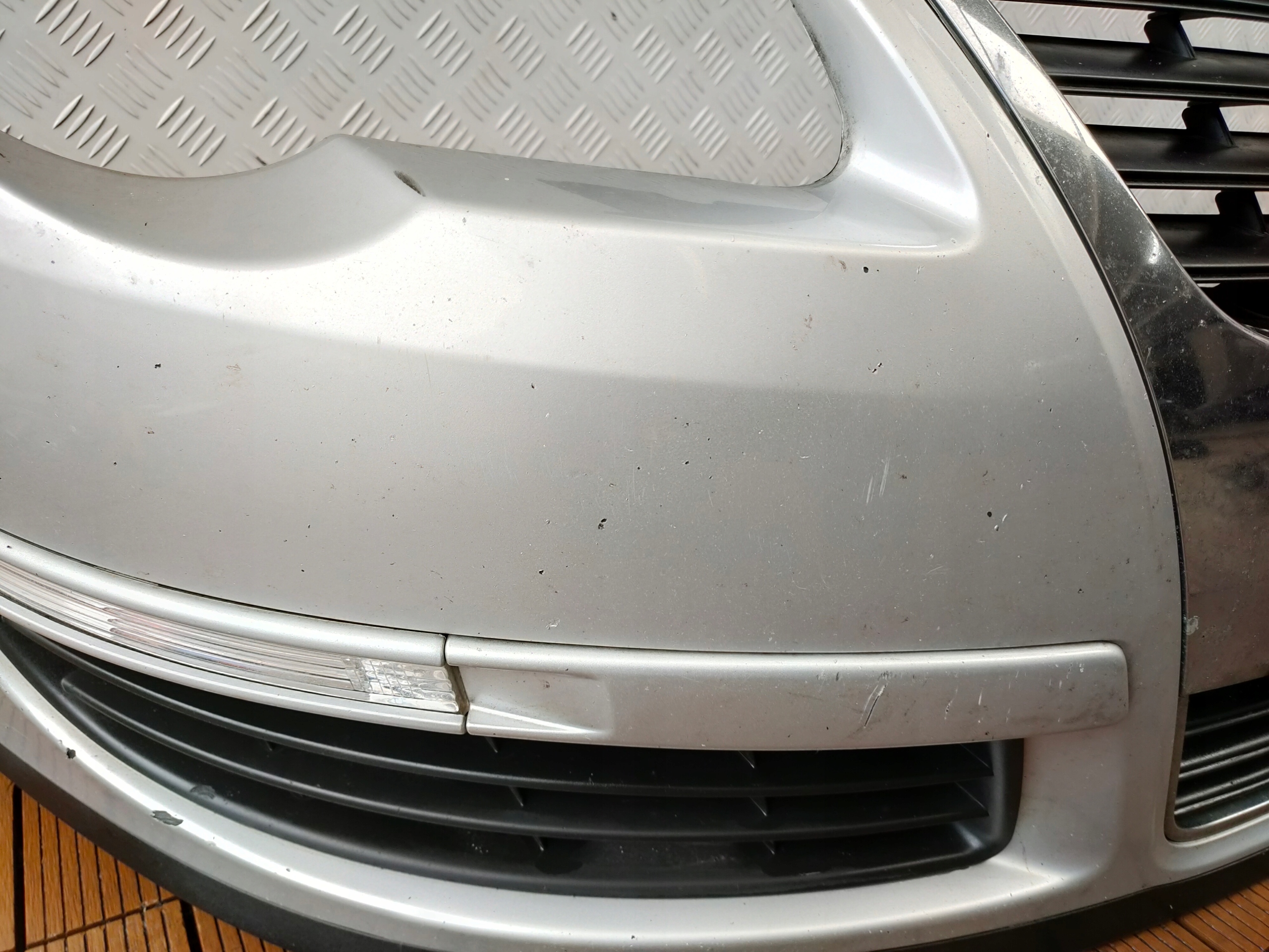 VW PASSAT B6 05-10 Frontstoßstange komplet vorne Farbe LA7W OE