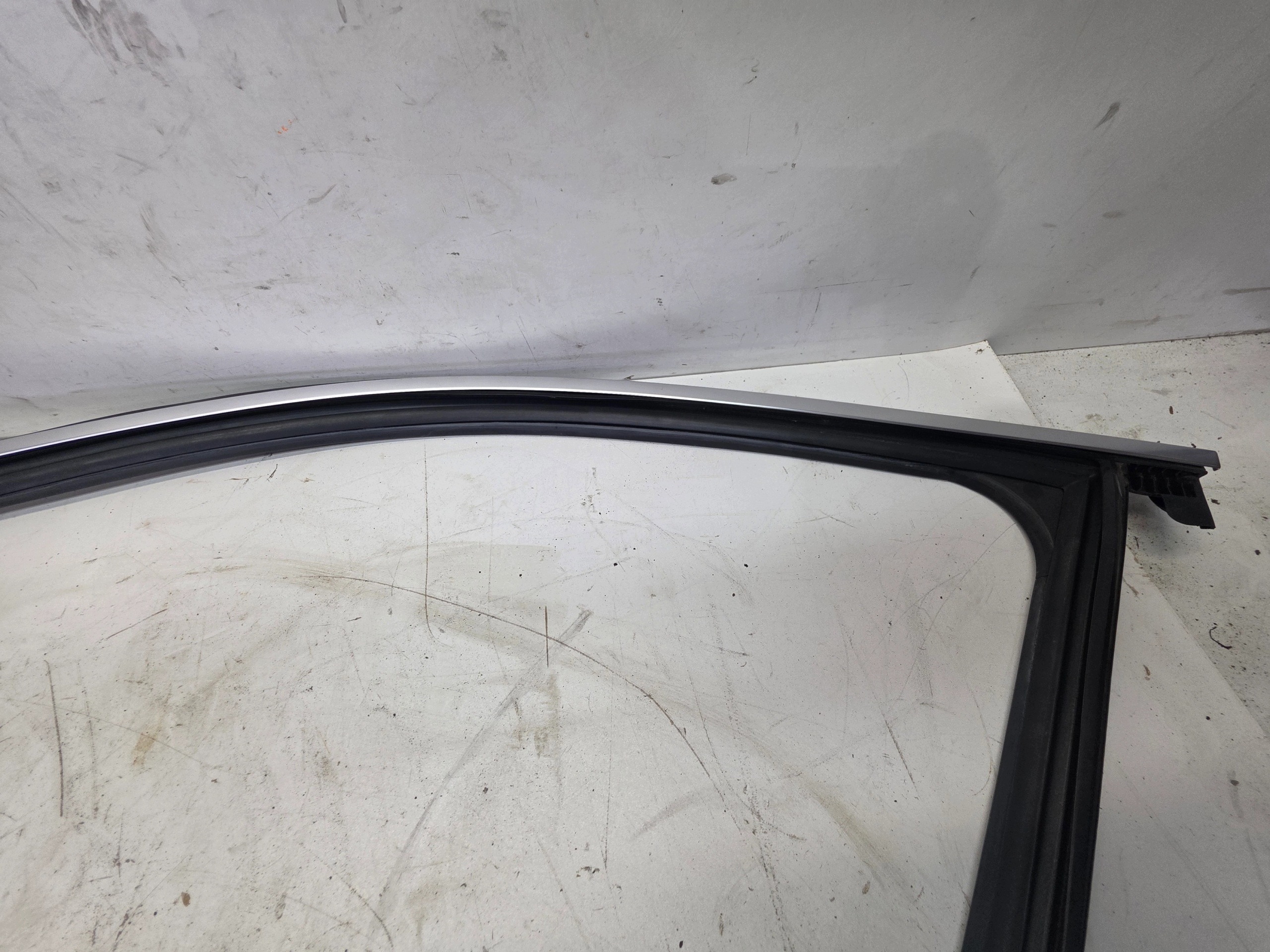gasket door moulding CHROM left front AUDI Q5 FY 80A837431A