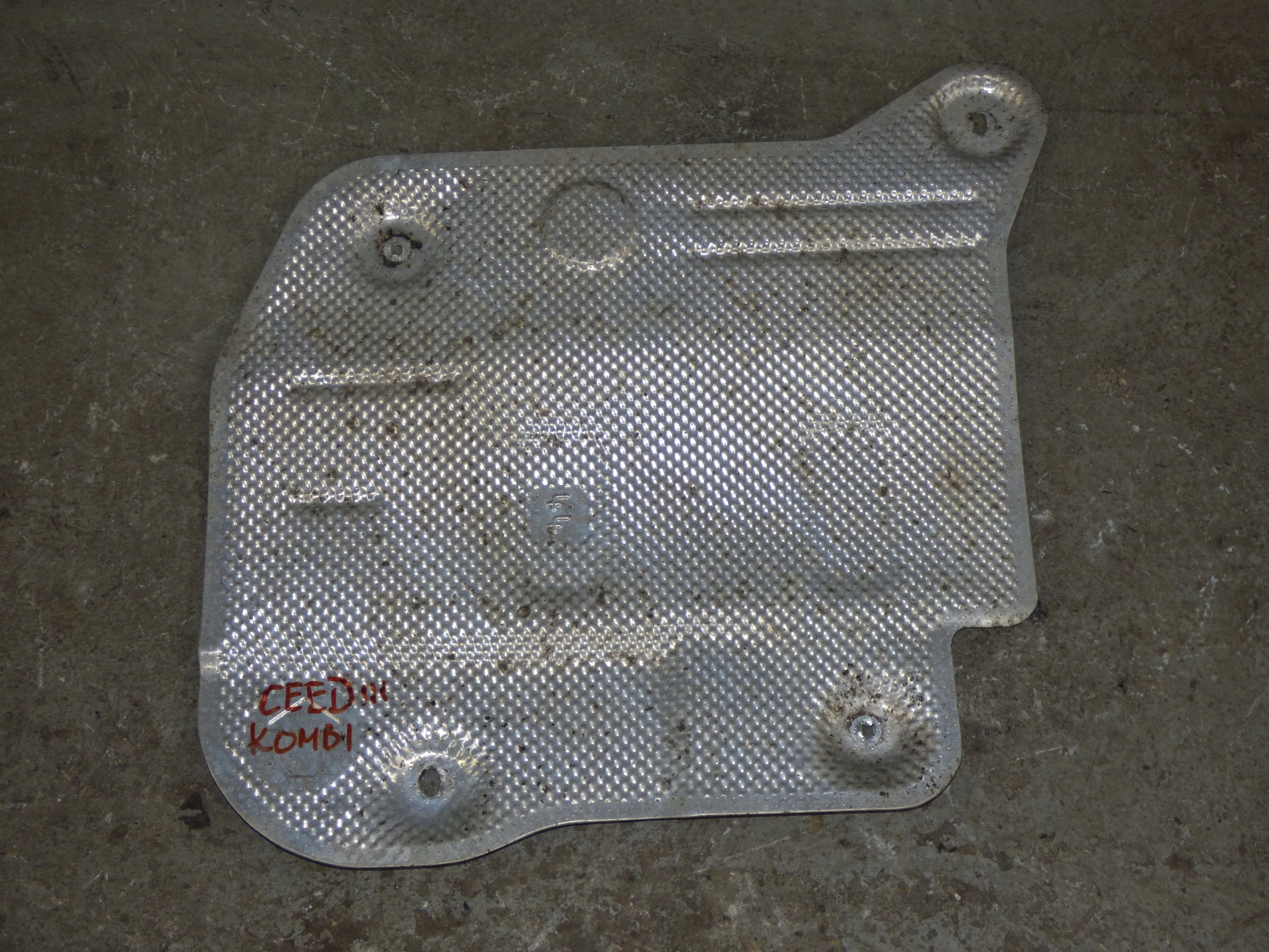 Blende Abdeckung termiczna tlumika KIA CEED III KOMBI 1.6