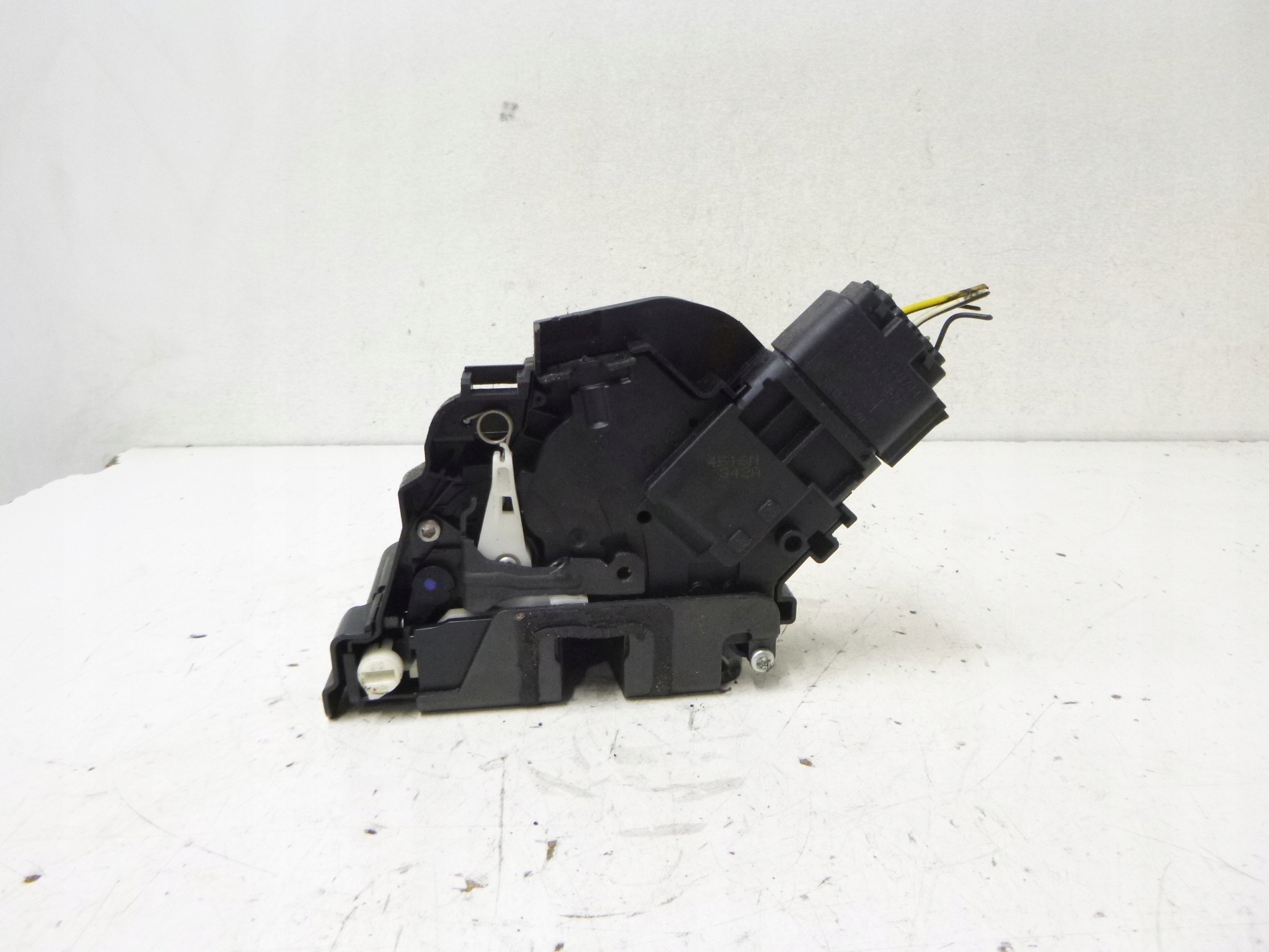 lock door rear part left Ford Focus II Hb 5D 07r.