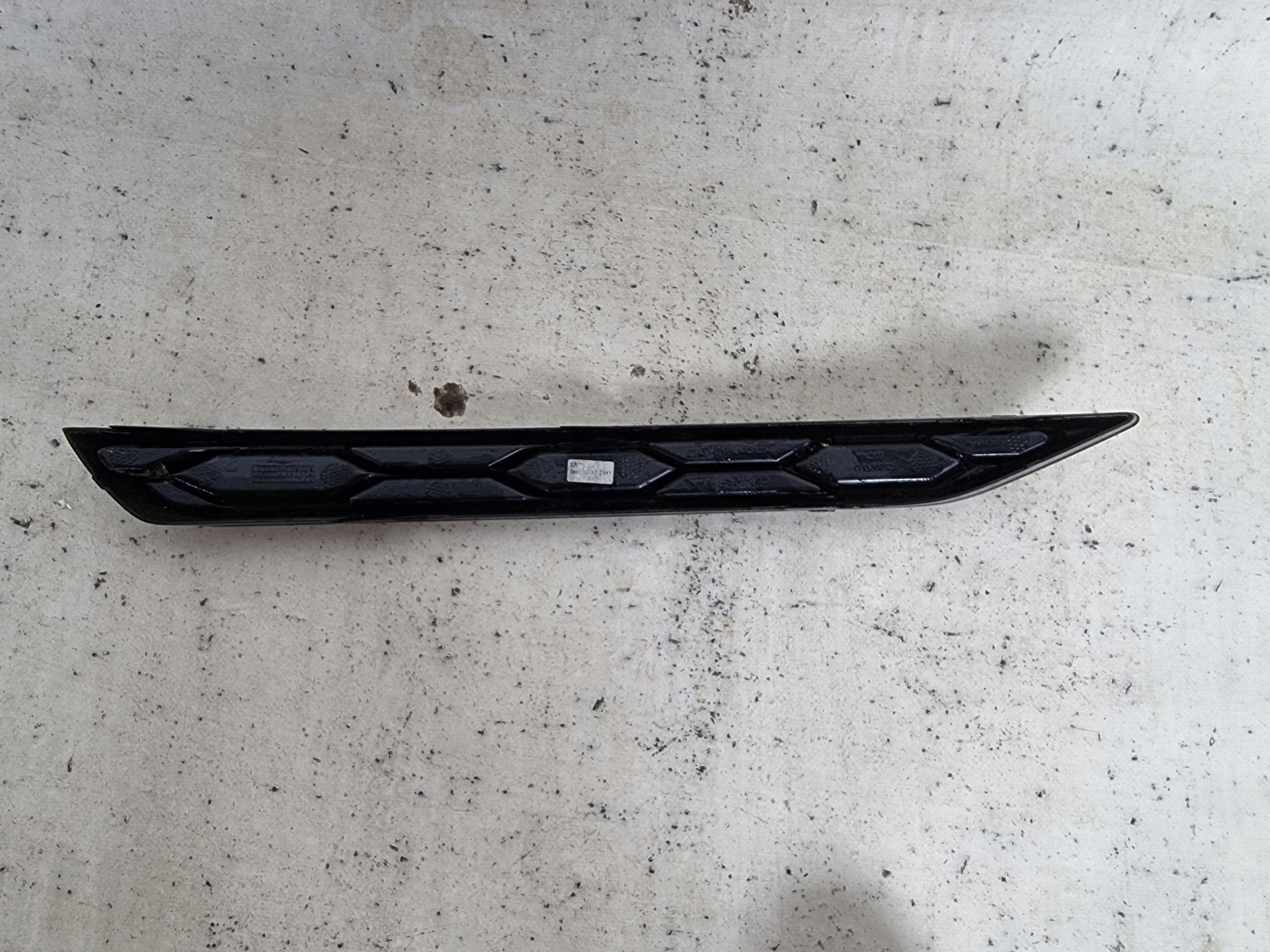 AUDI Q3 grid of a bumper front left 8UO807925