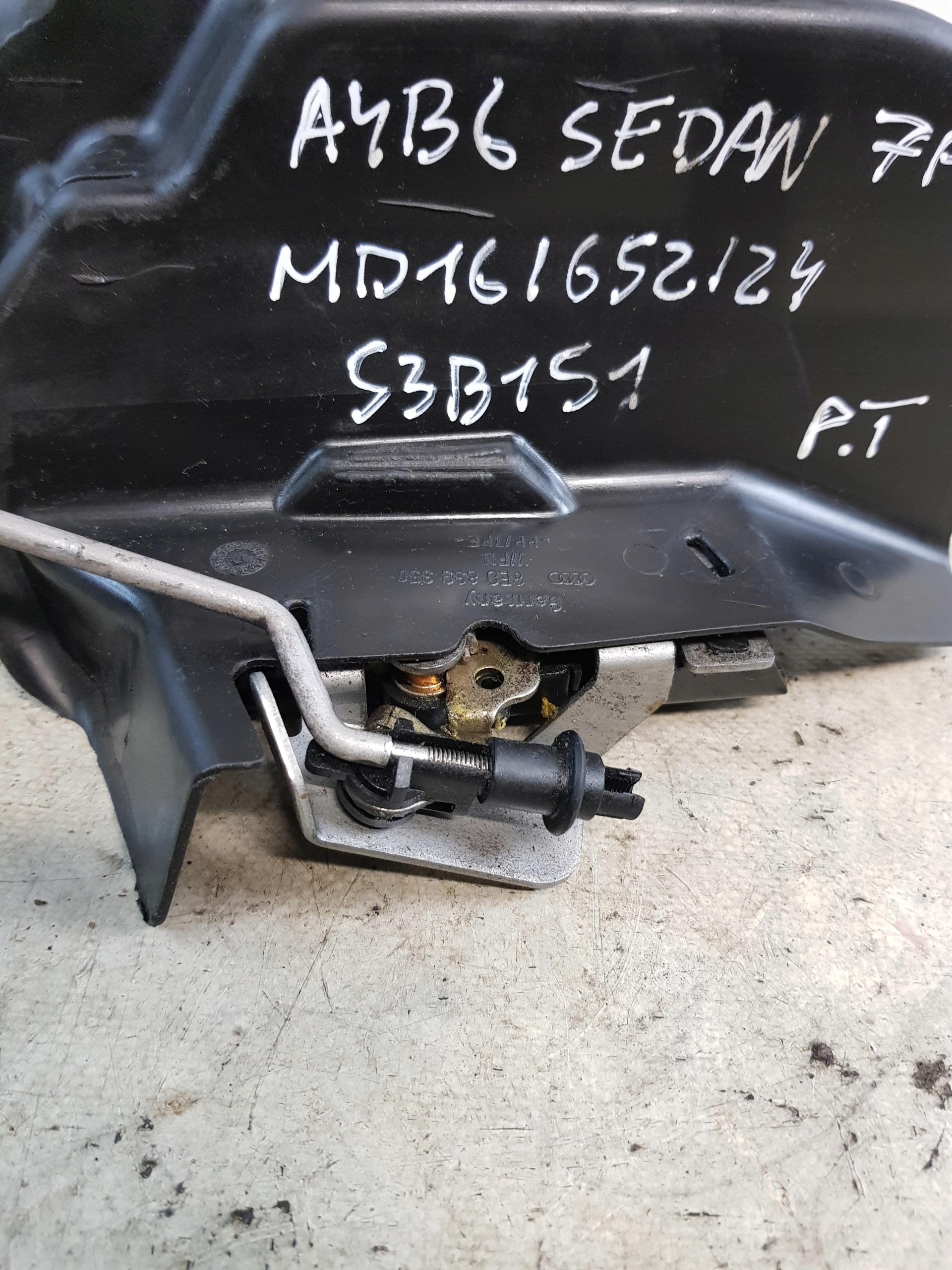 AUDI A4 B6 lock door rear part right 7PIN 8E0839350