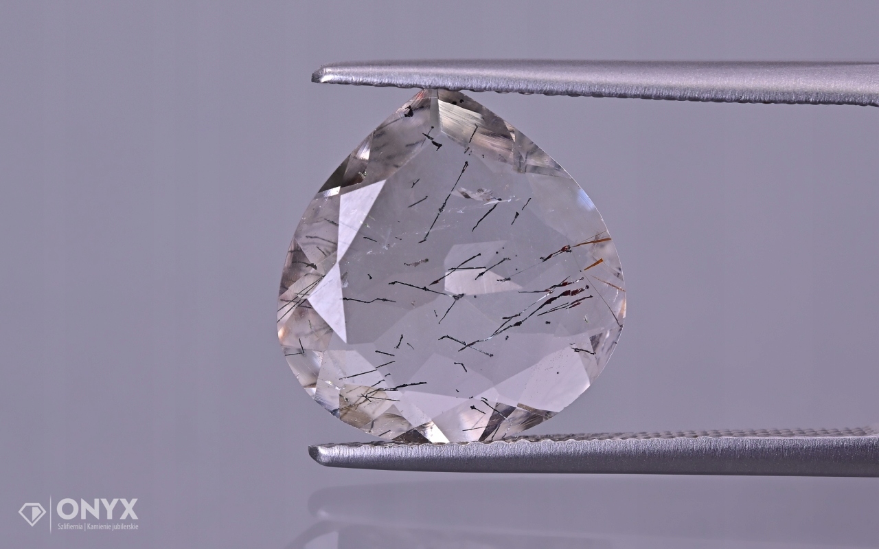 Křemen s gethitem fasetovaná slza 13x12,5 mm