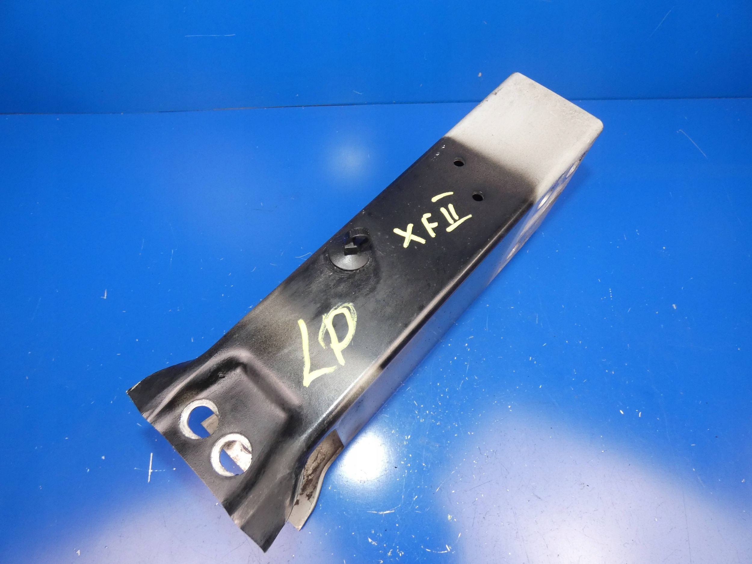 JAGUAR XF II X260 beam tip holder siders quarter left front