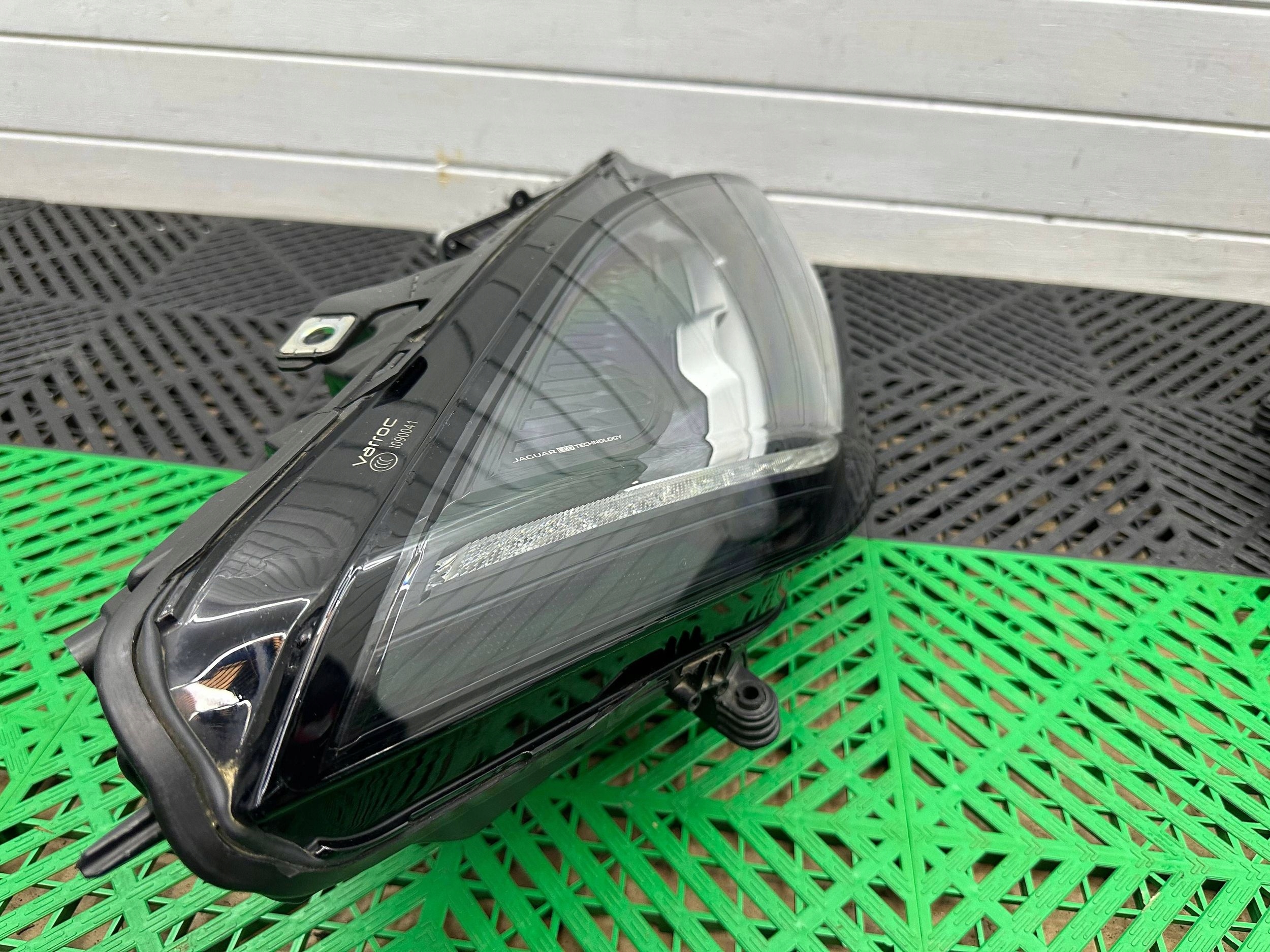 Reflektor Jaguar E-Pace J9C313W030EC J9C313W029EC