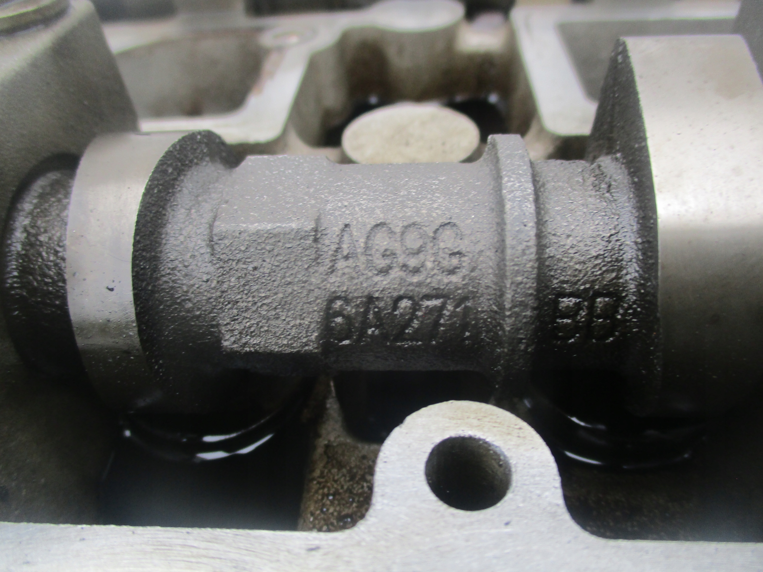 GŁOWICA KOMPLETNA FORD VOLVO JAGUAR LAND RANGE ROVER 2.0 T ECOBOOST Typ silnika Benzyna