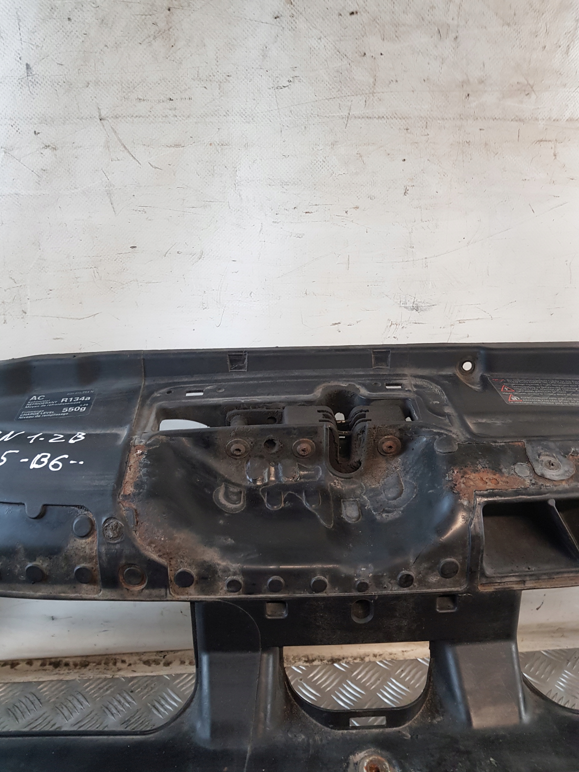 VW POLO IV 9N 1.2B support panel for radiators pillar iron 6Q0805588H