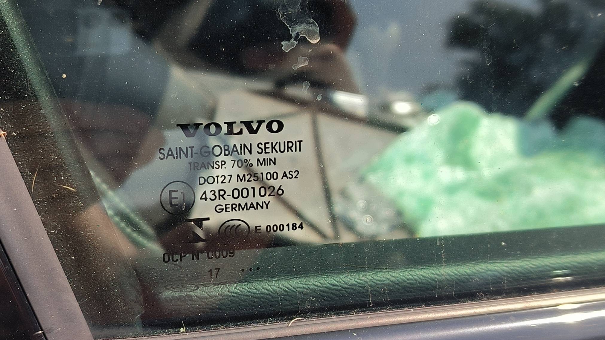 door right front ICE WHITE VOLVO V60 and LIFT