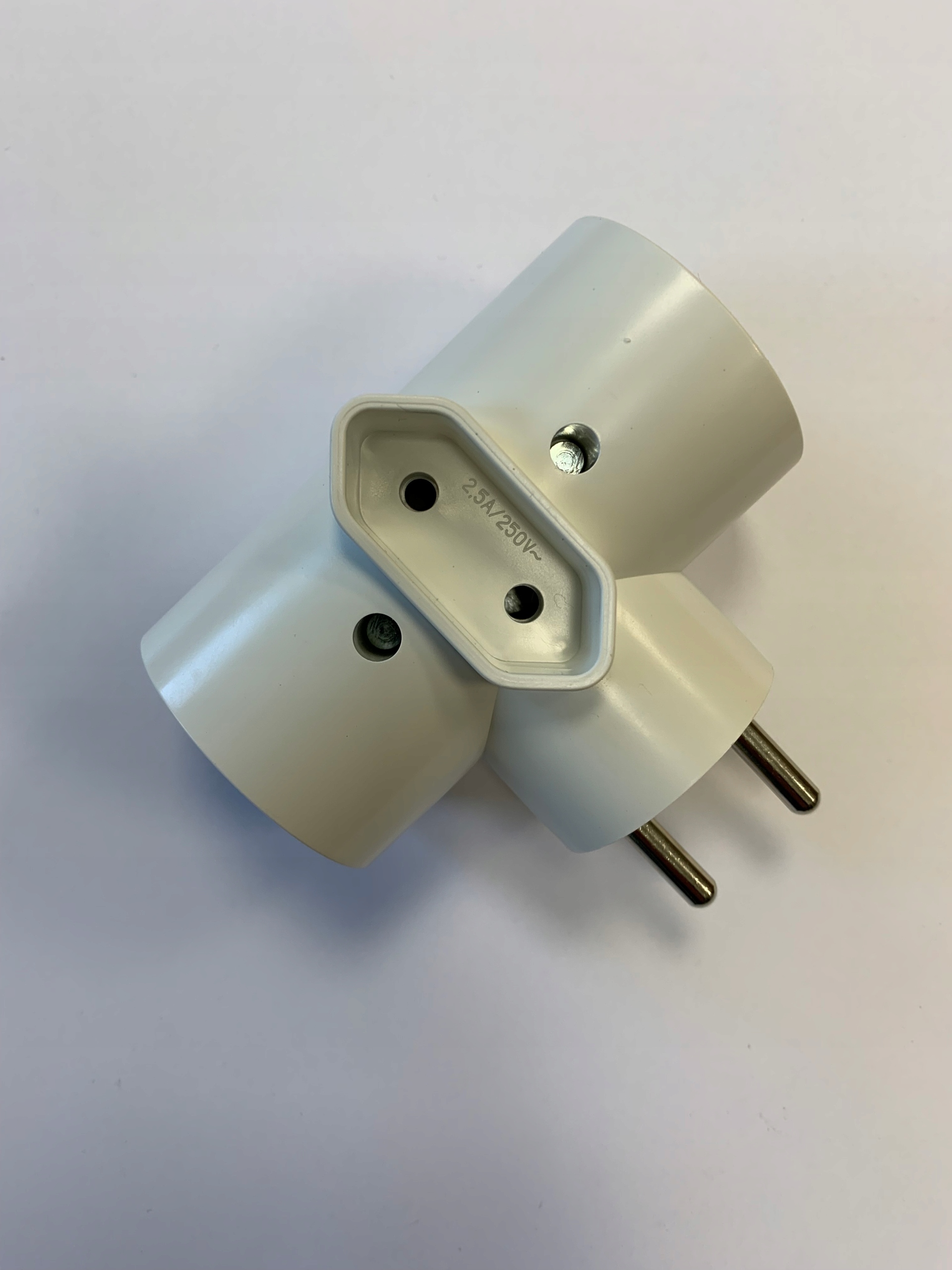 

Rozgałęźnik R-21 2x2P+Z +2P/II biały