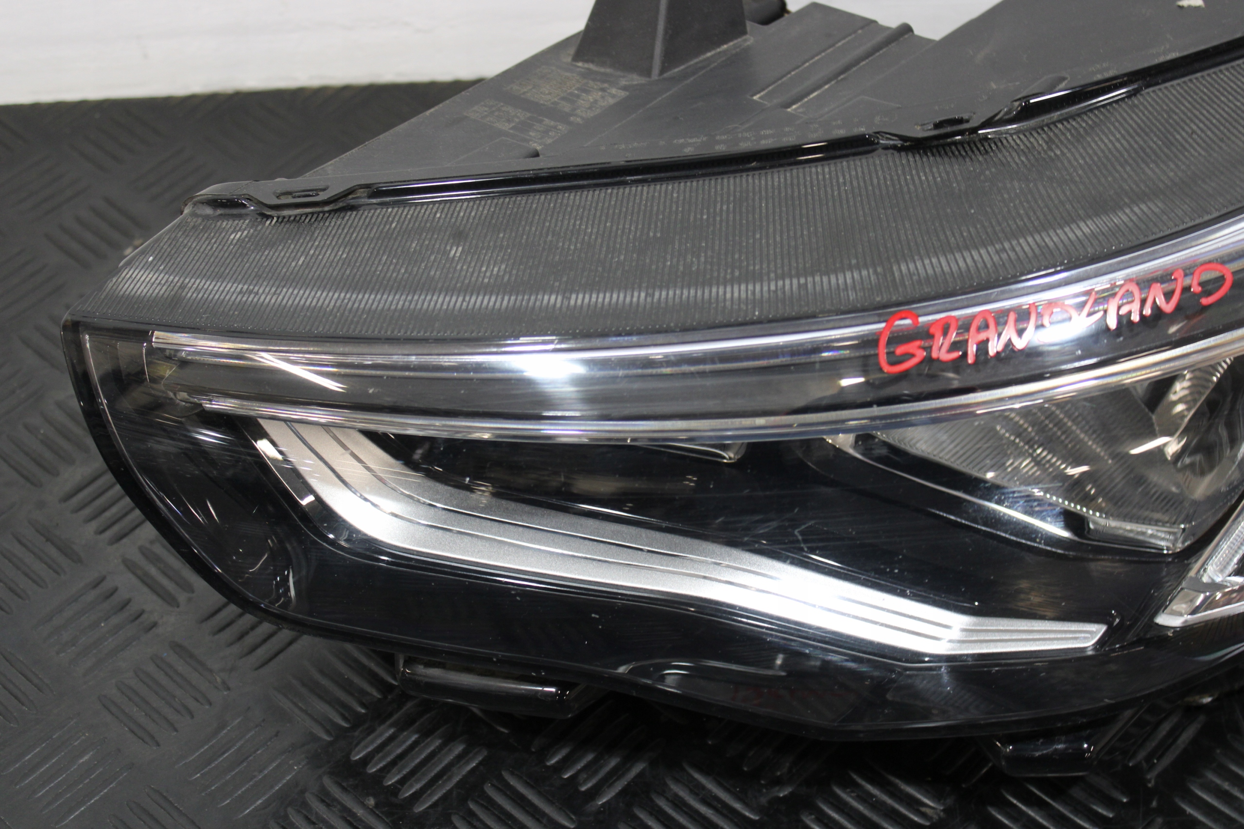 light left front front YP00015780 OPEL GRANDLAND X