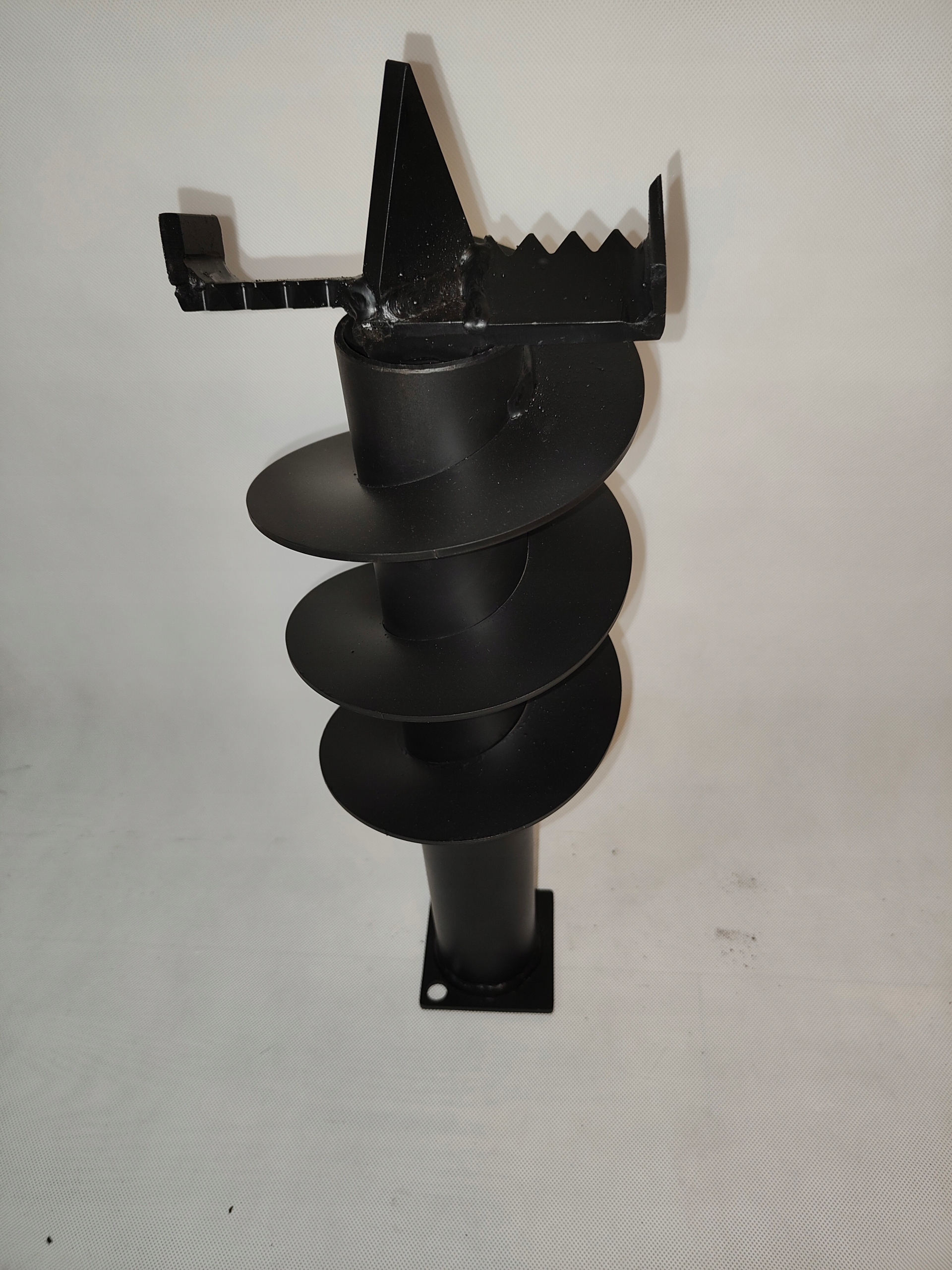 Hlemýžď 145 mm s motýlkovým vrtákem pro hlínu na tyči 35 mm x 35 mm.