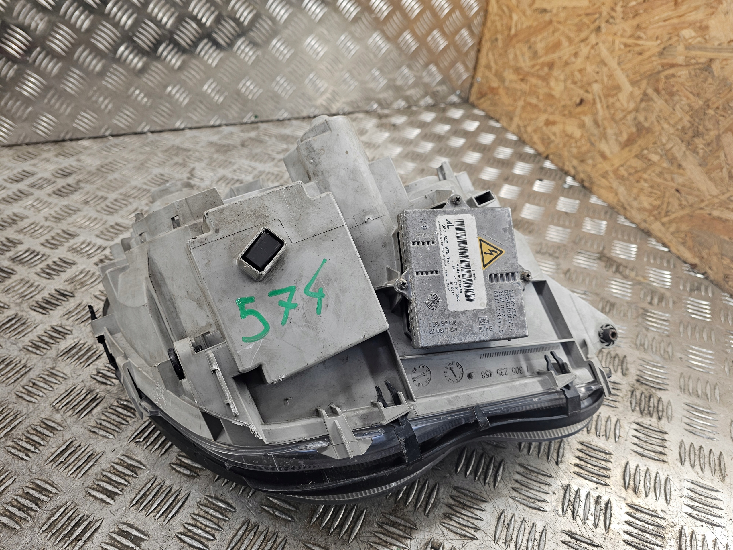 MERCEDES-BENZ C W203 feu REFLEKTOR gauche 1305235458