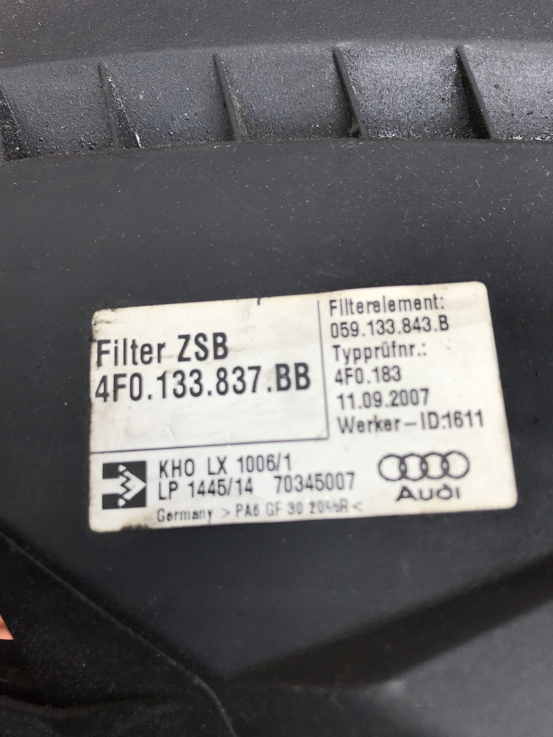 cover of a filter, air AUDI A6 C6 059133843B