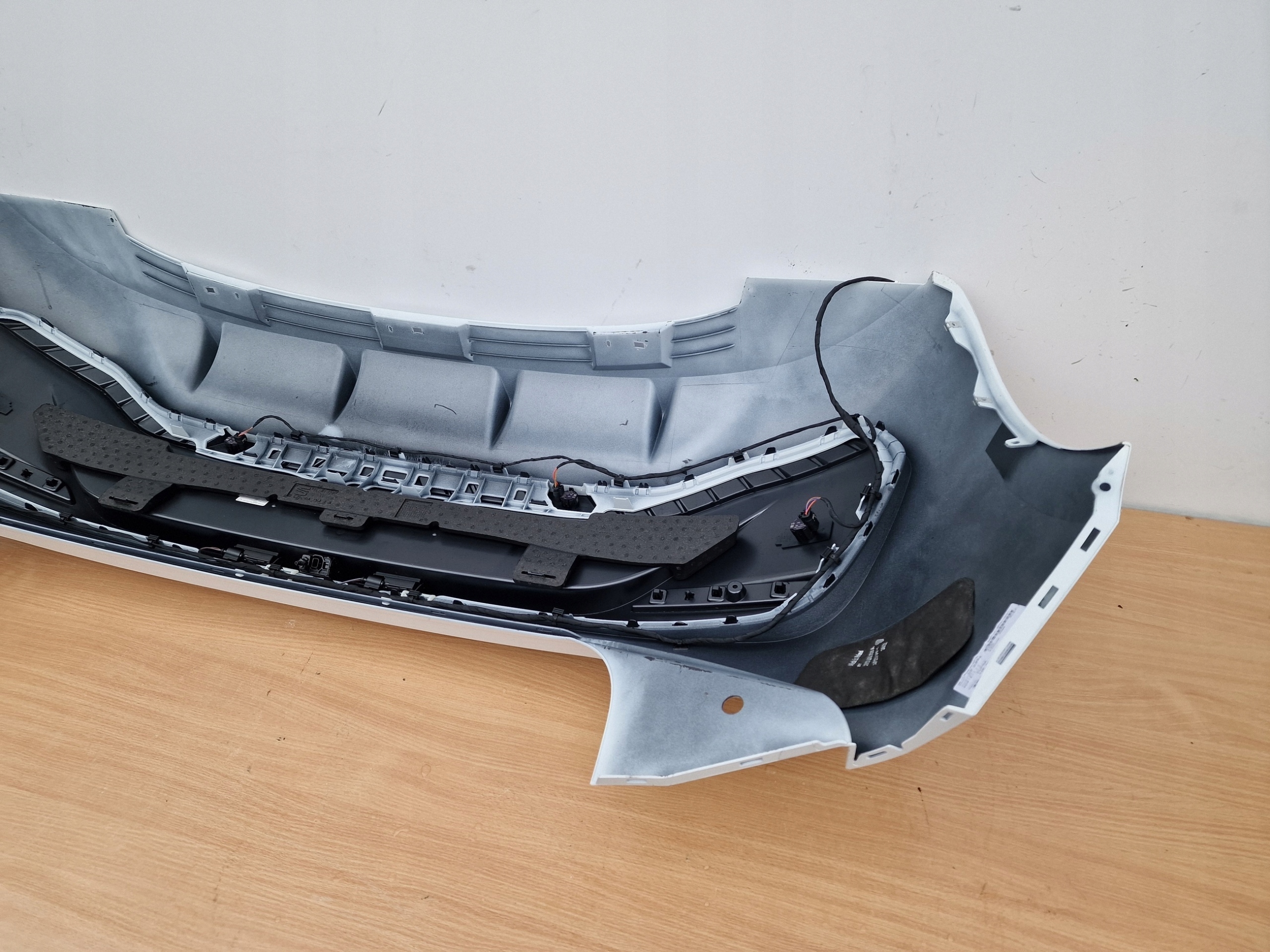 SEAT CUPRA BORN STOSSSTANGE HECK KAMERA SENSOREN BIALY