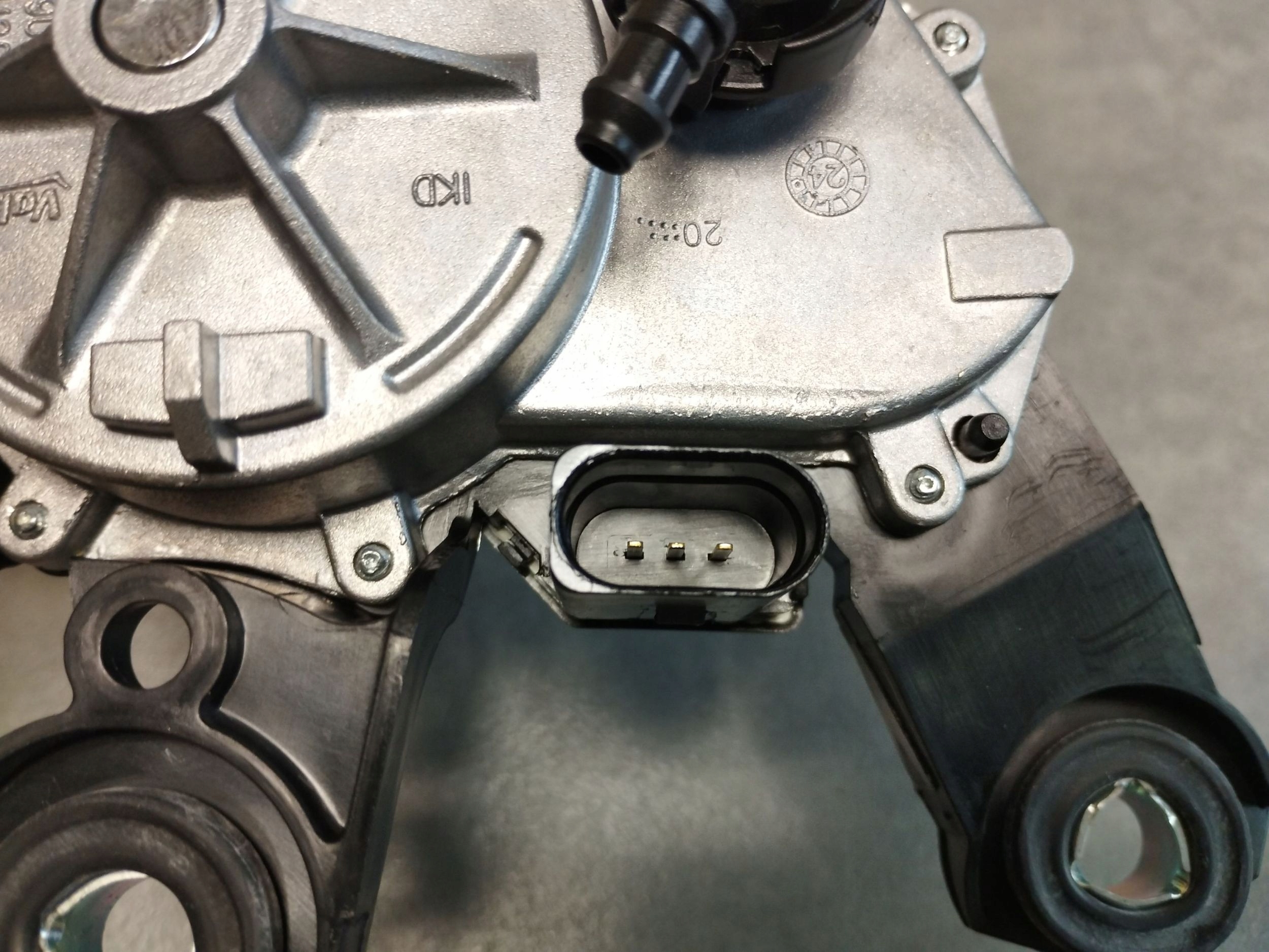Audi A5 B10 motorić brisača stražnje 4KE955711