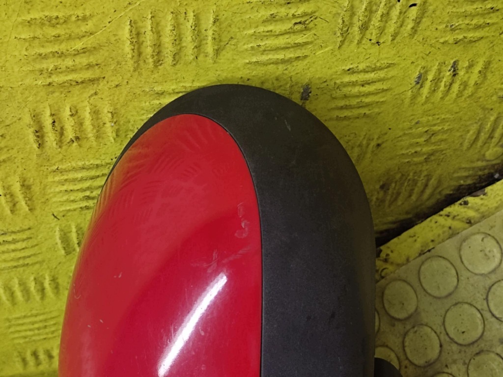 TOYOTA AYGO und spiegel links
