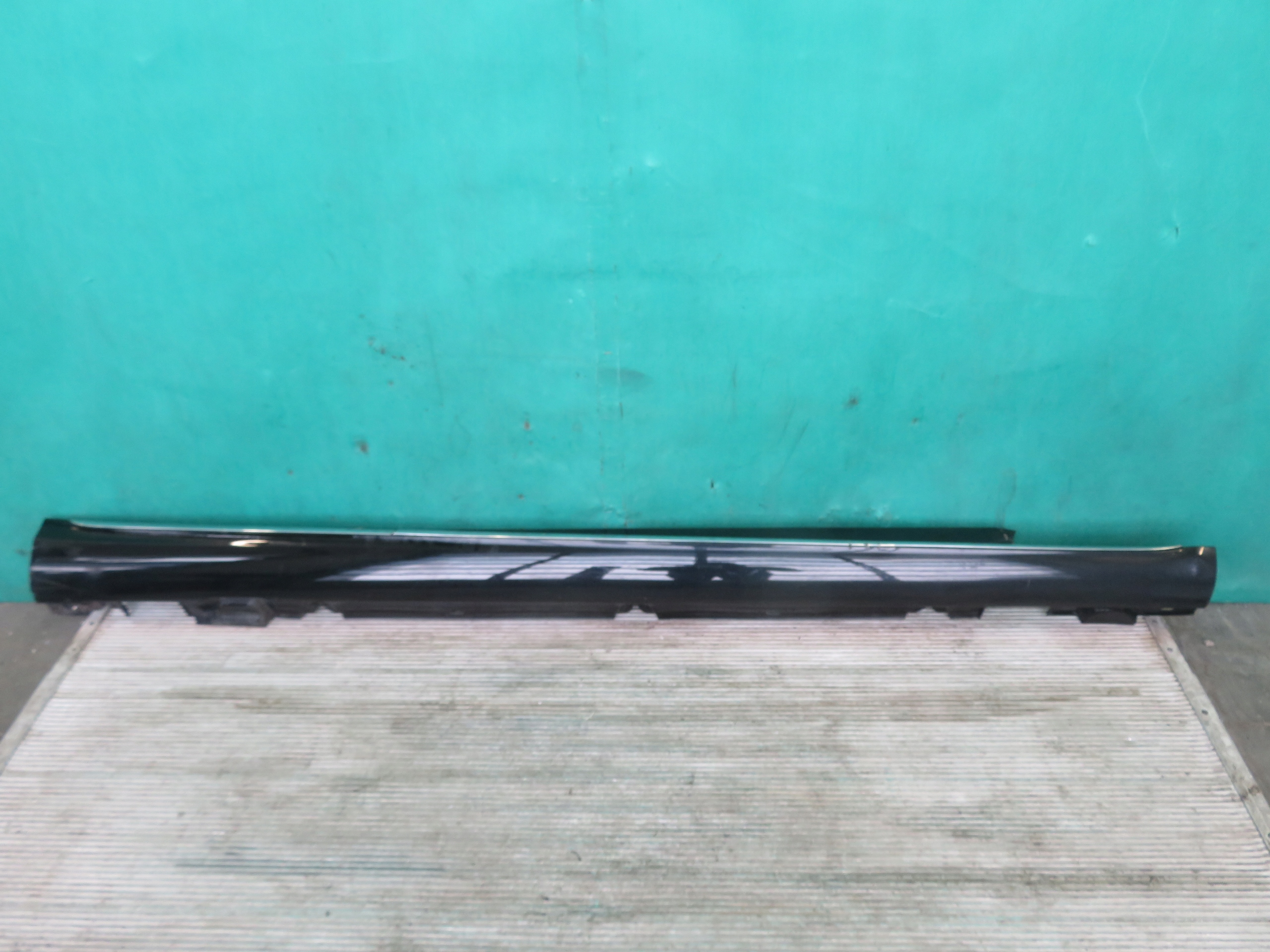 moulding threshold right MERCEDES W205 C KLASA 18R A2056907202