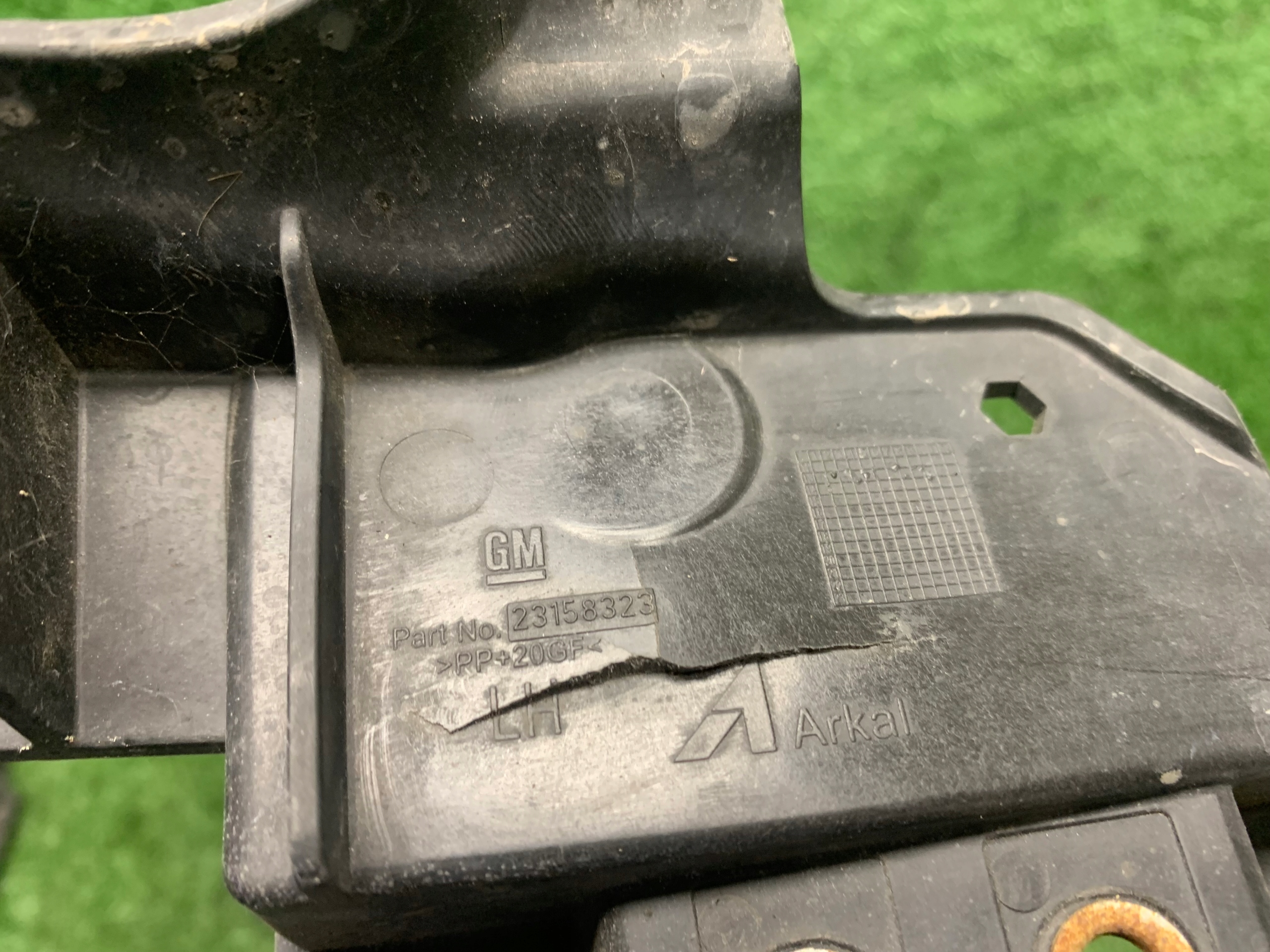 OPEL INSIGNIA A LIFT left bumper bracket front front 23158323