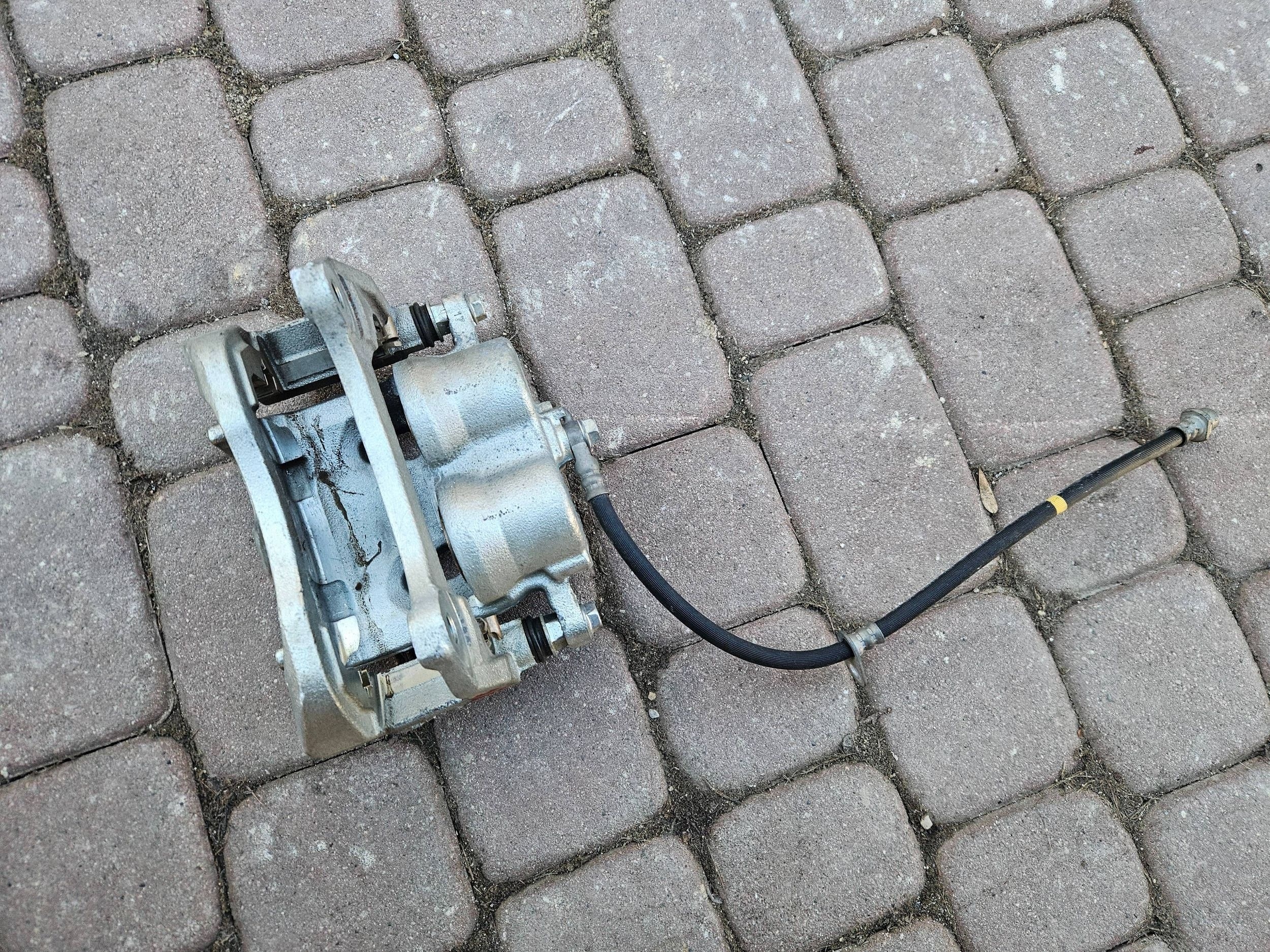 caliper front front right jarzmo new brake Toyota Highlander XU70