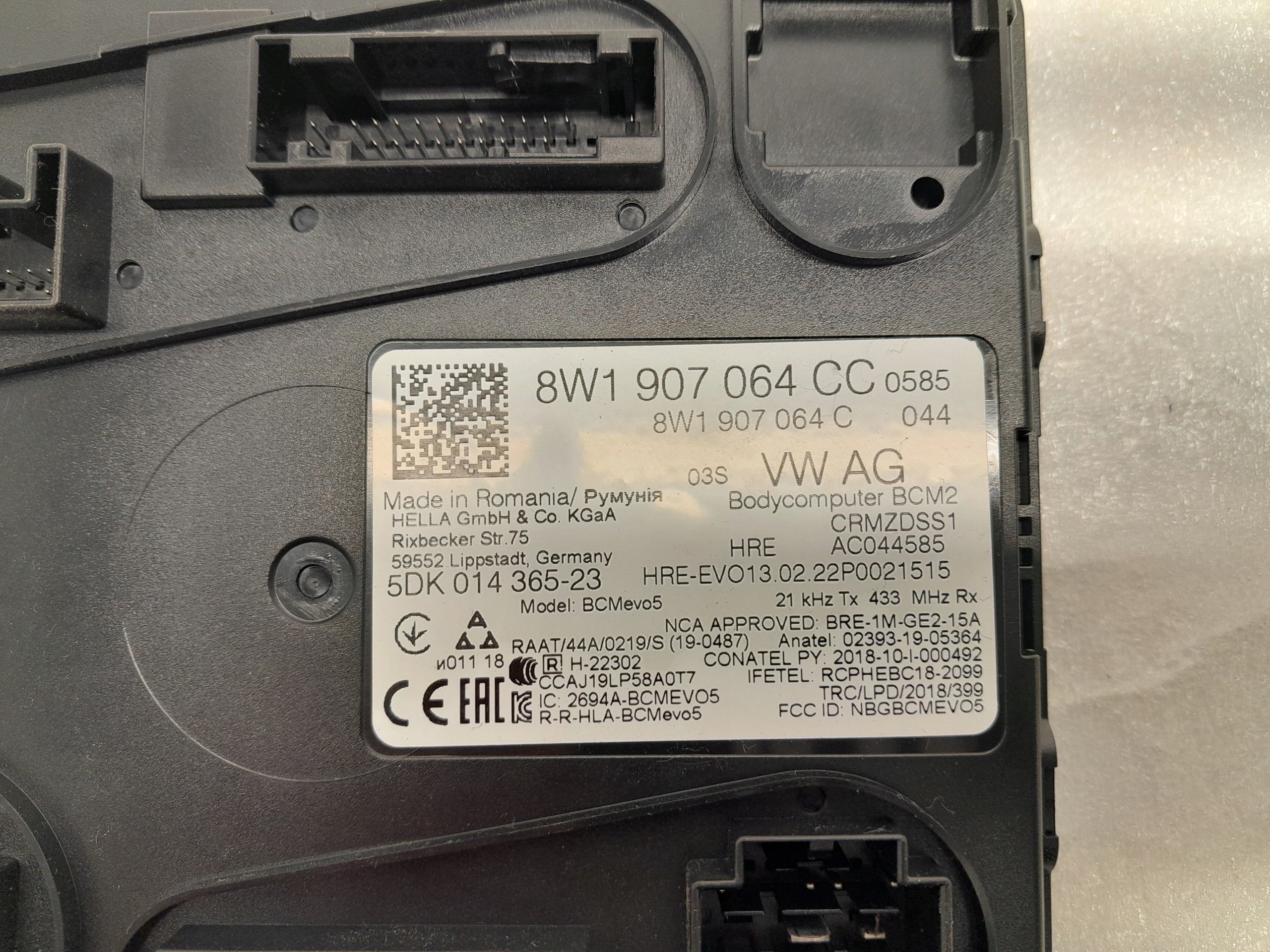 AUDI A4 B9 LIFT module control unit KOMFORTU BCM 8W1907064CC