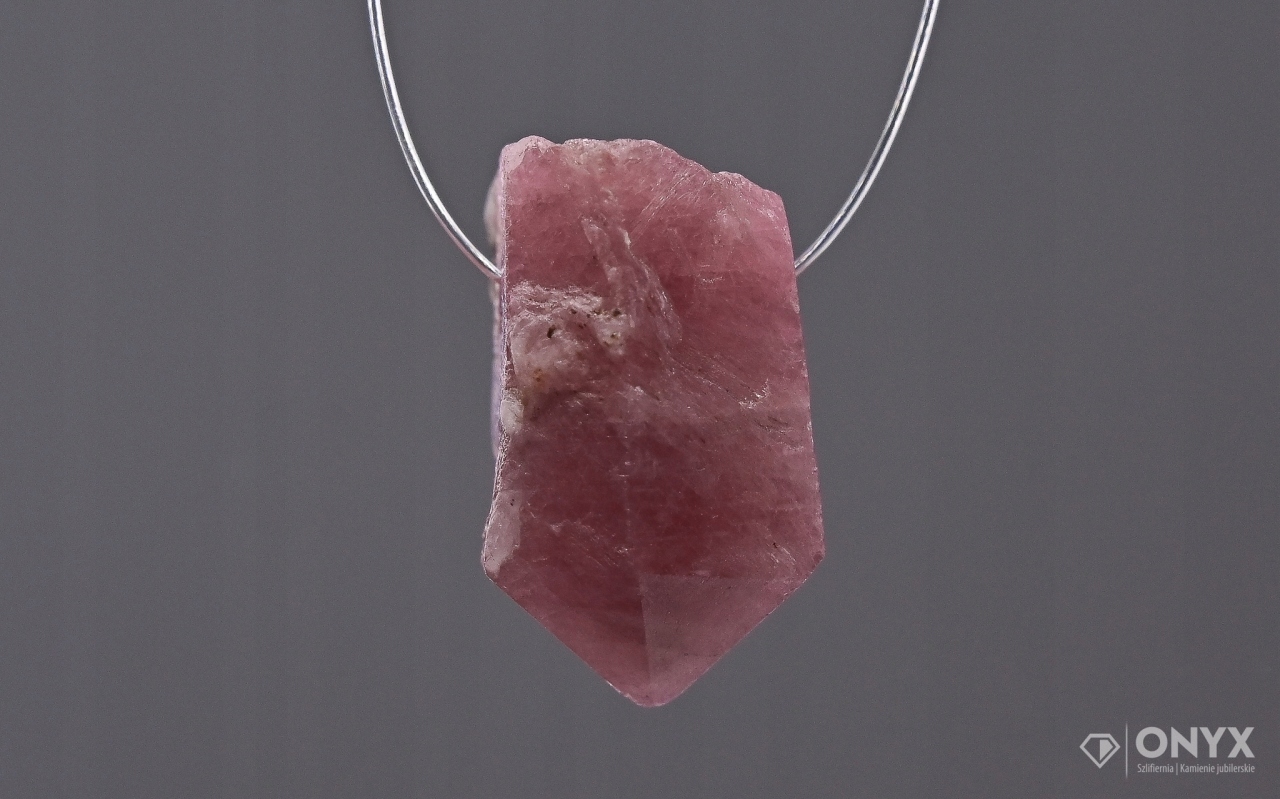 Rubín provrtaný přírodní křišťál 12x8 mm