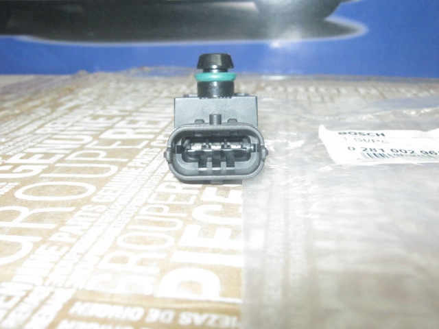 CZUJNIK CISNIENIA RENAULT 2 0 2 3 DCI 0281002961 Part number 0281002961