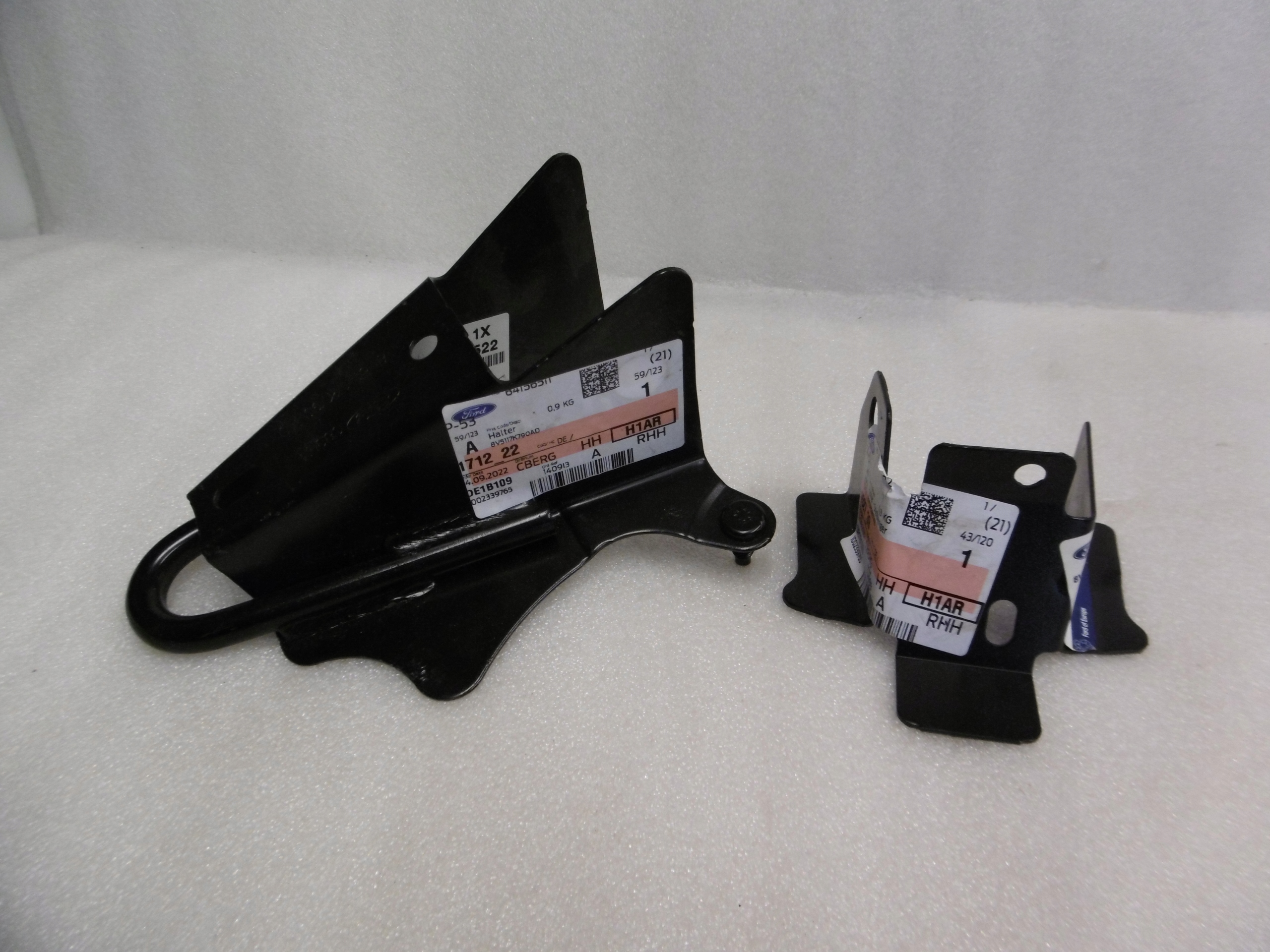 8V511K790AD - FORD FIESTA MK7-КРОНШТЕЙН ВУХА БУКСИРУВАННЯ ЗЗАДУ