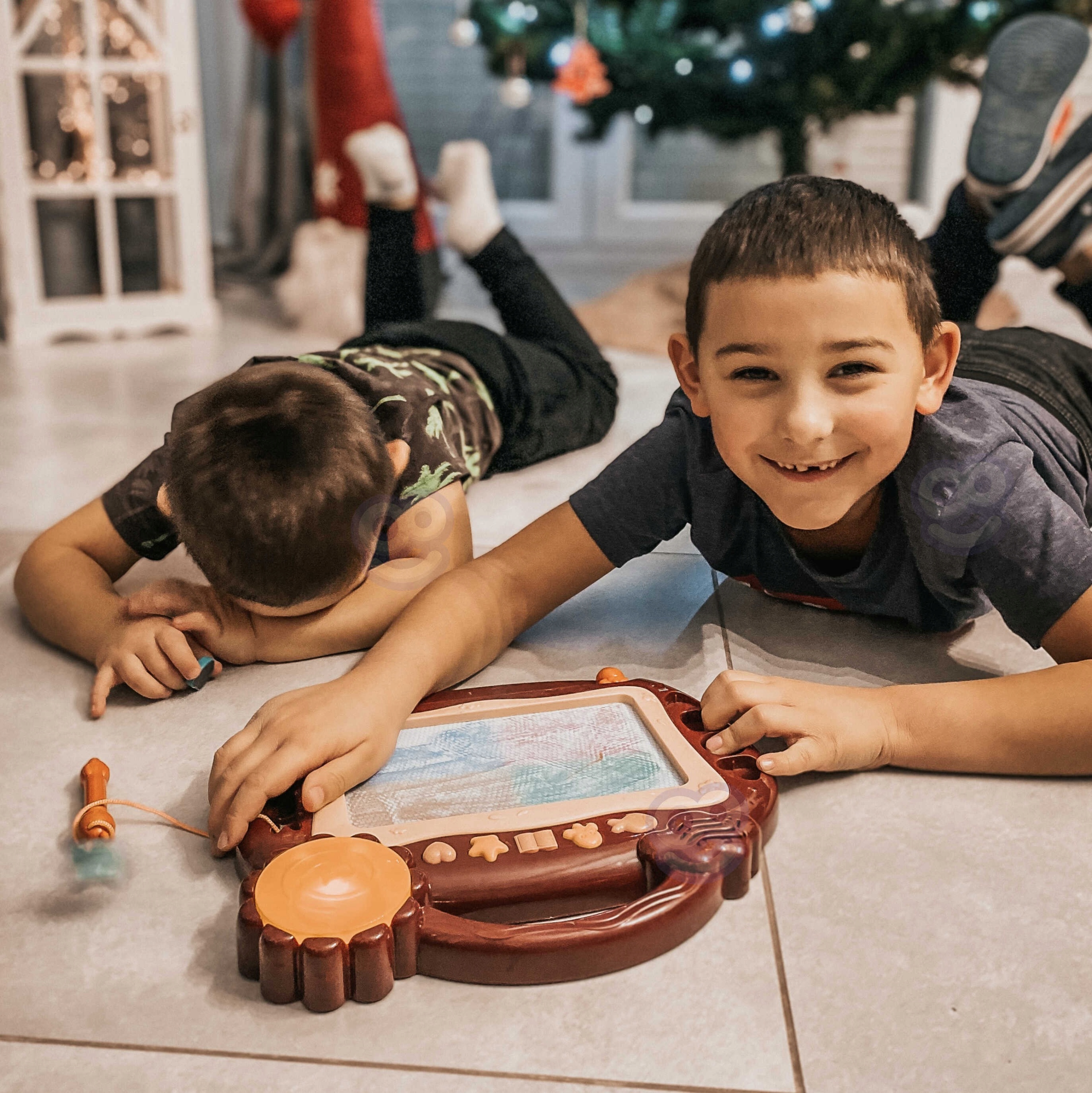 ZNIKOPIS TABLICA MAGNETYCZNA KOLOROWA DO PISANIA MALOWANIA DŹWIĘK WOOPIE Wiek dziecka 3 lata +