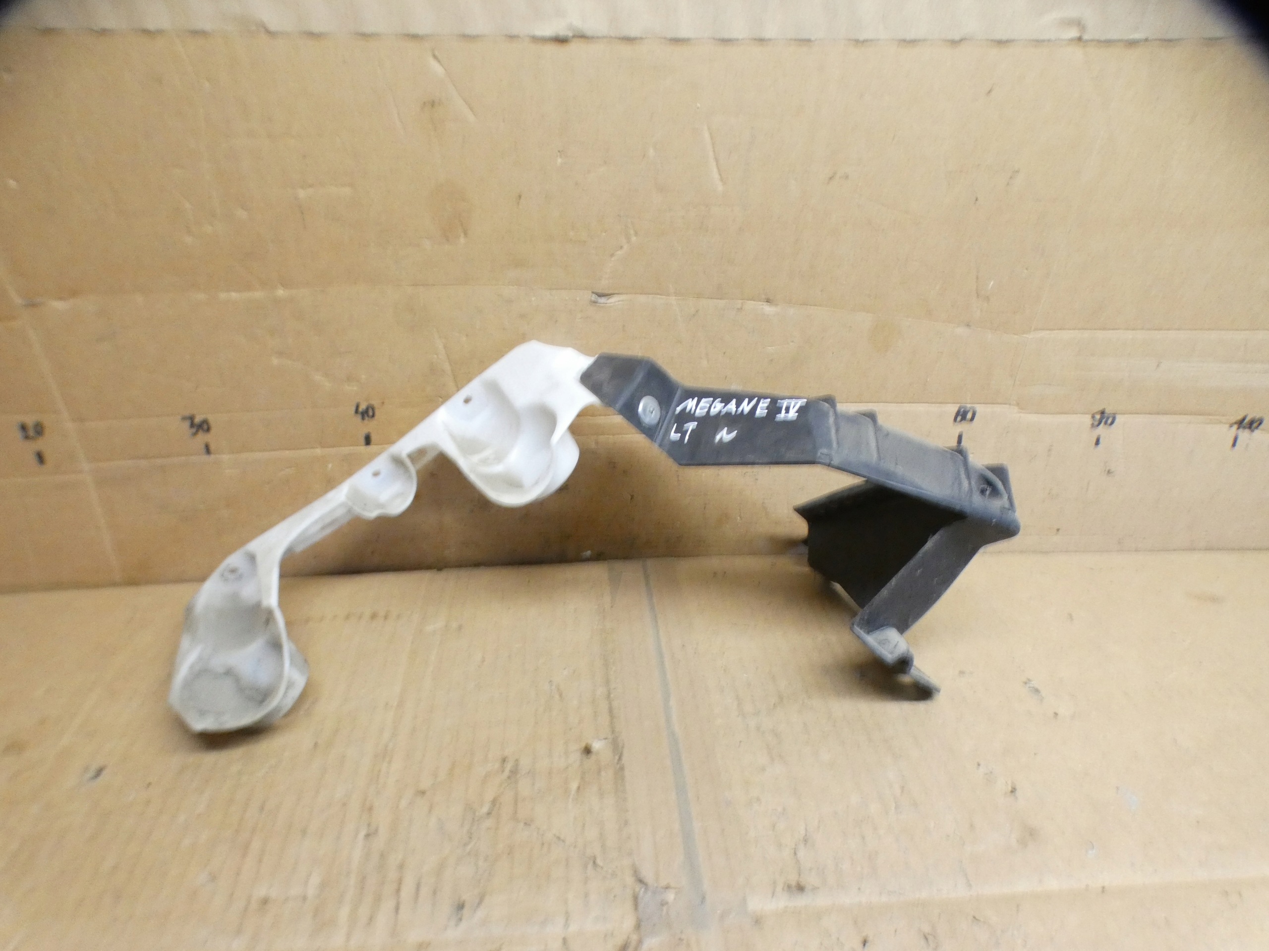 Renault Megane IV HB bumper bracket left rear part 850459774R