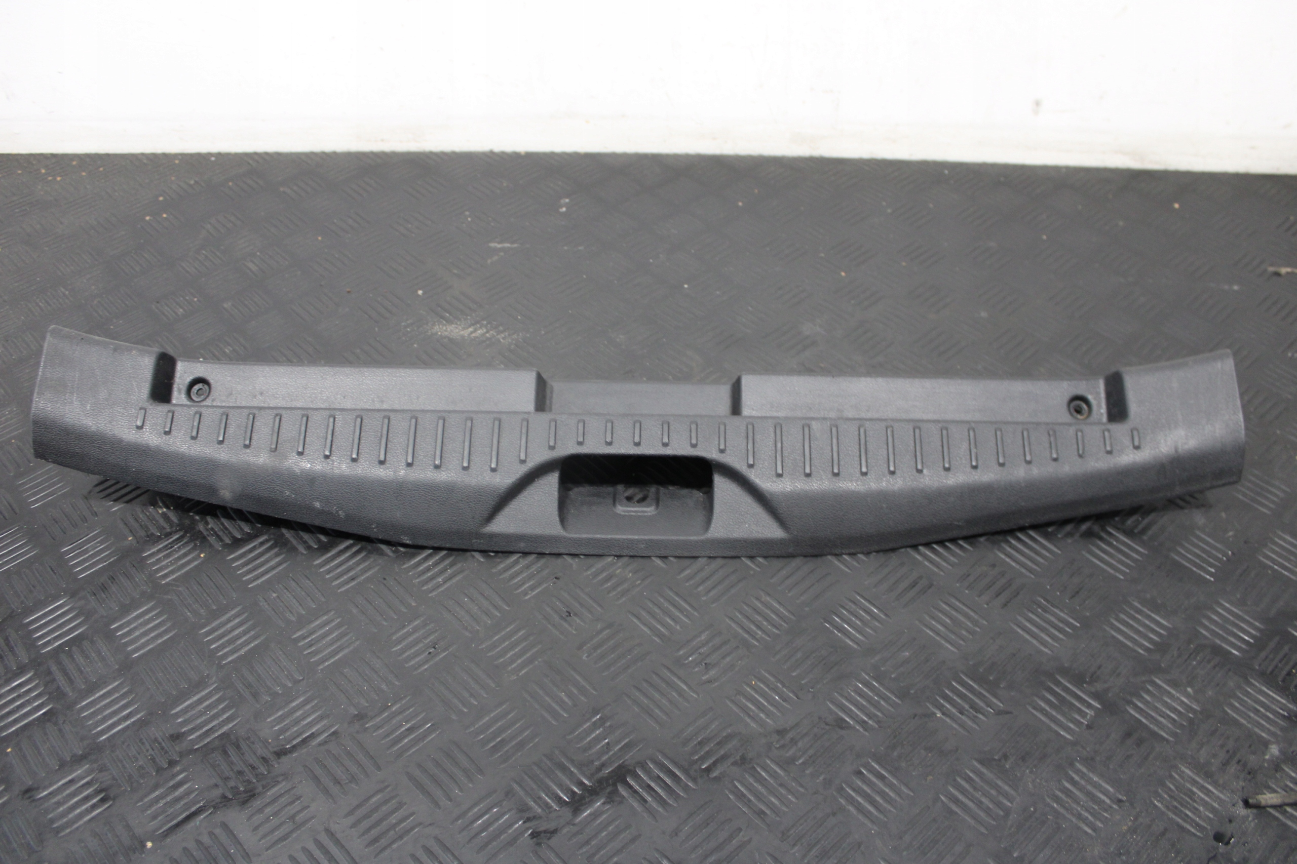 kryt čela prahu kufru FORD B-MAX