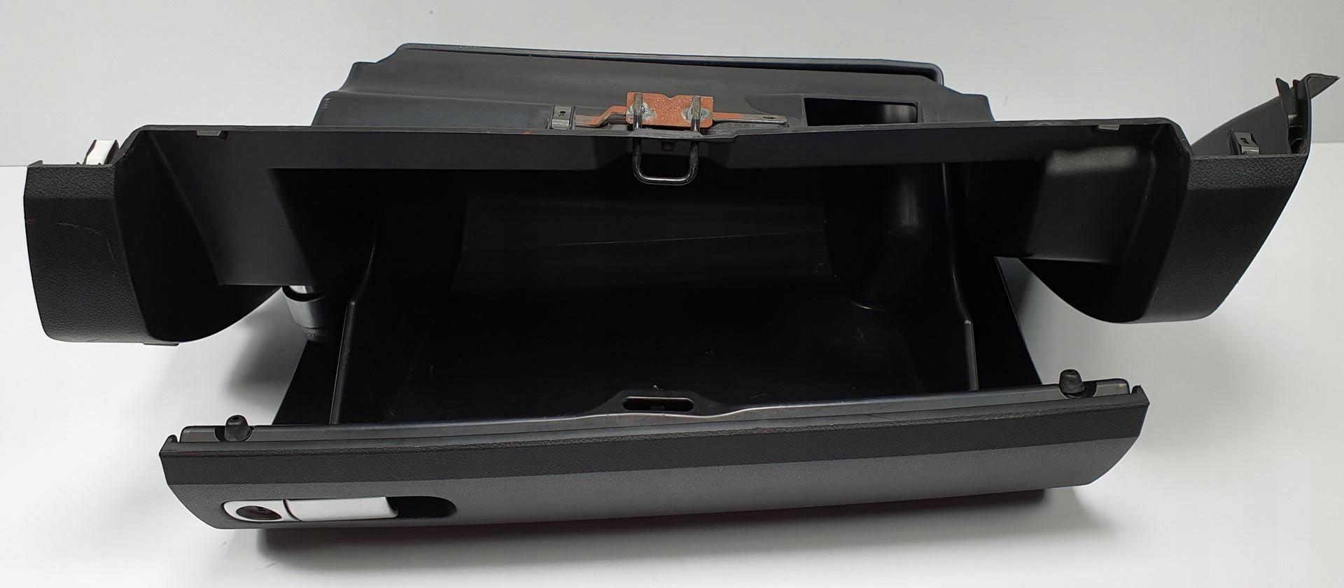 бардачок пассажира mazda 64030 европа