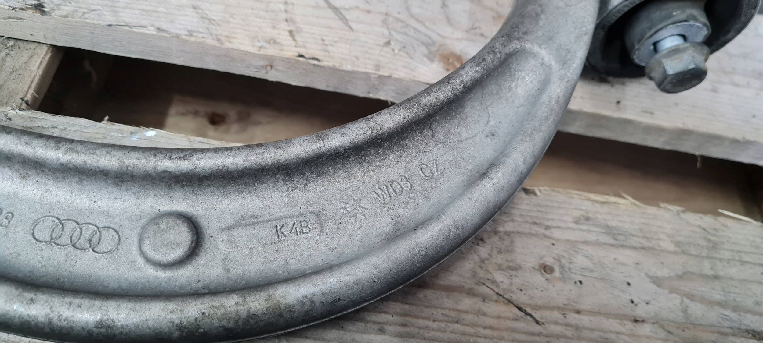 A5 8W LIFT arm lower left front 8W0407695B A4 B9 8W Q5 80A