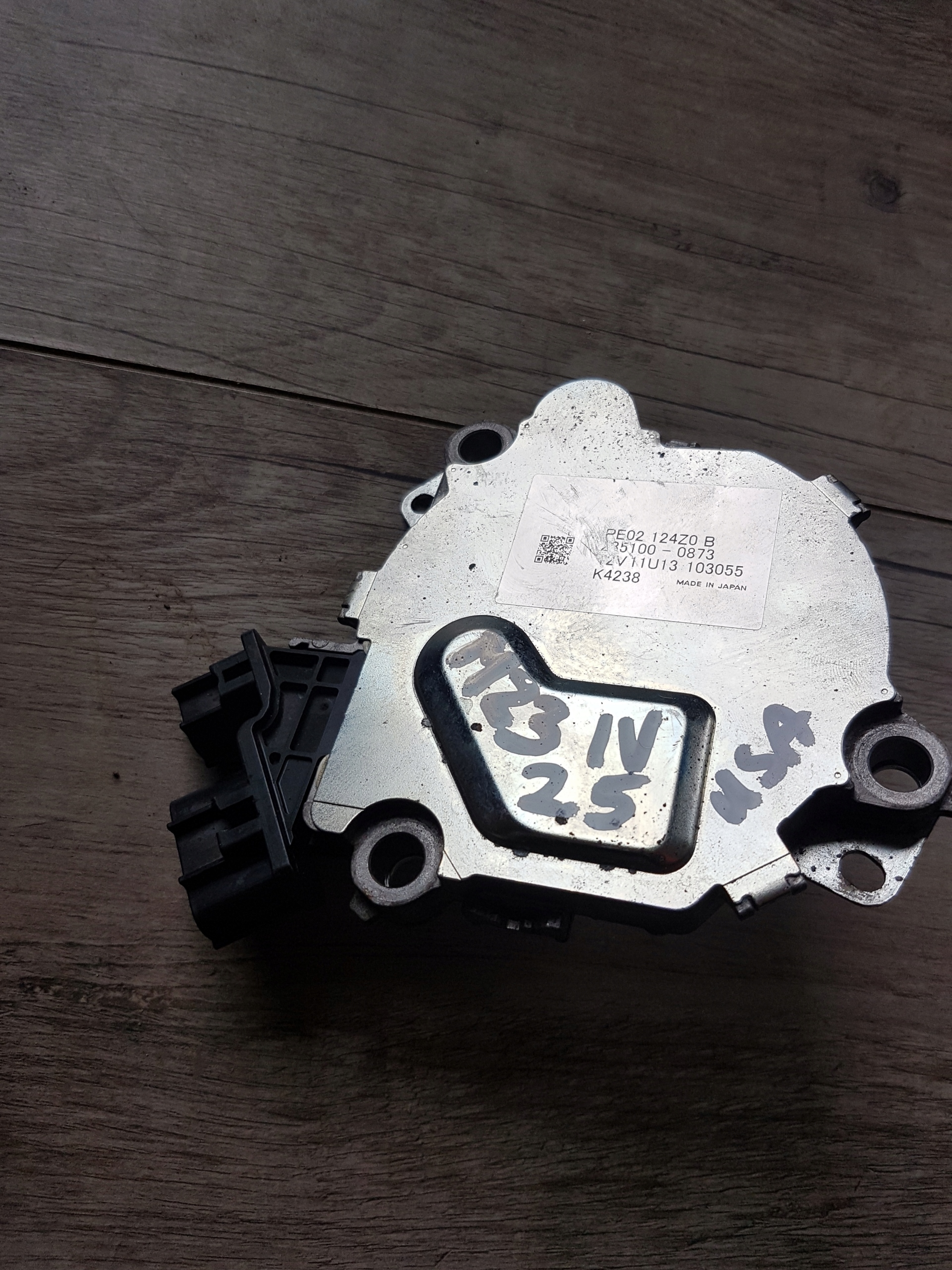 PE02-124Z0-B - Mazda 3 6 CX3 CX5 2.5 13-Датчик розподільного валу США