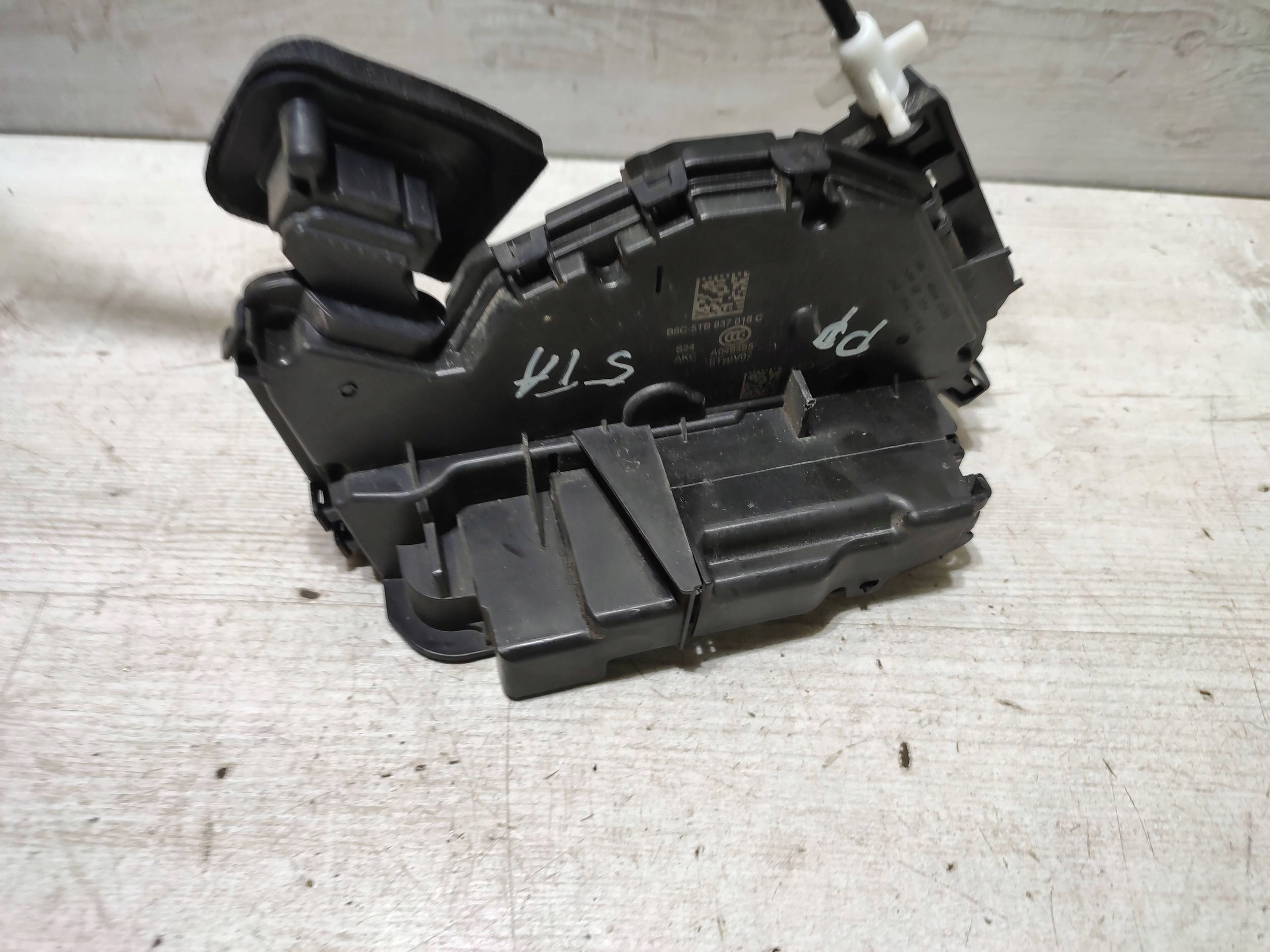 Volkswagen Touran III 20r 5TA front side right lock door