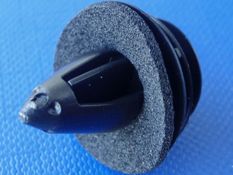 10x NISSAN QASHQAI SPINKA 8 TAPICERKI bagażnika Numer katalogowy części C60629