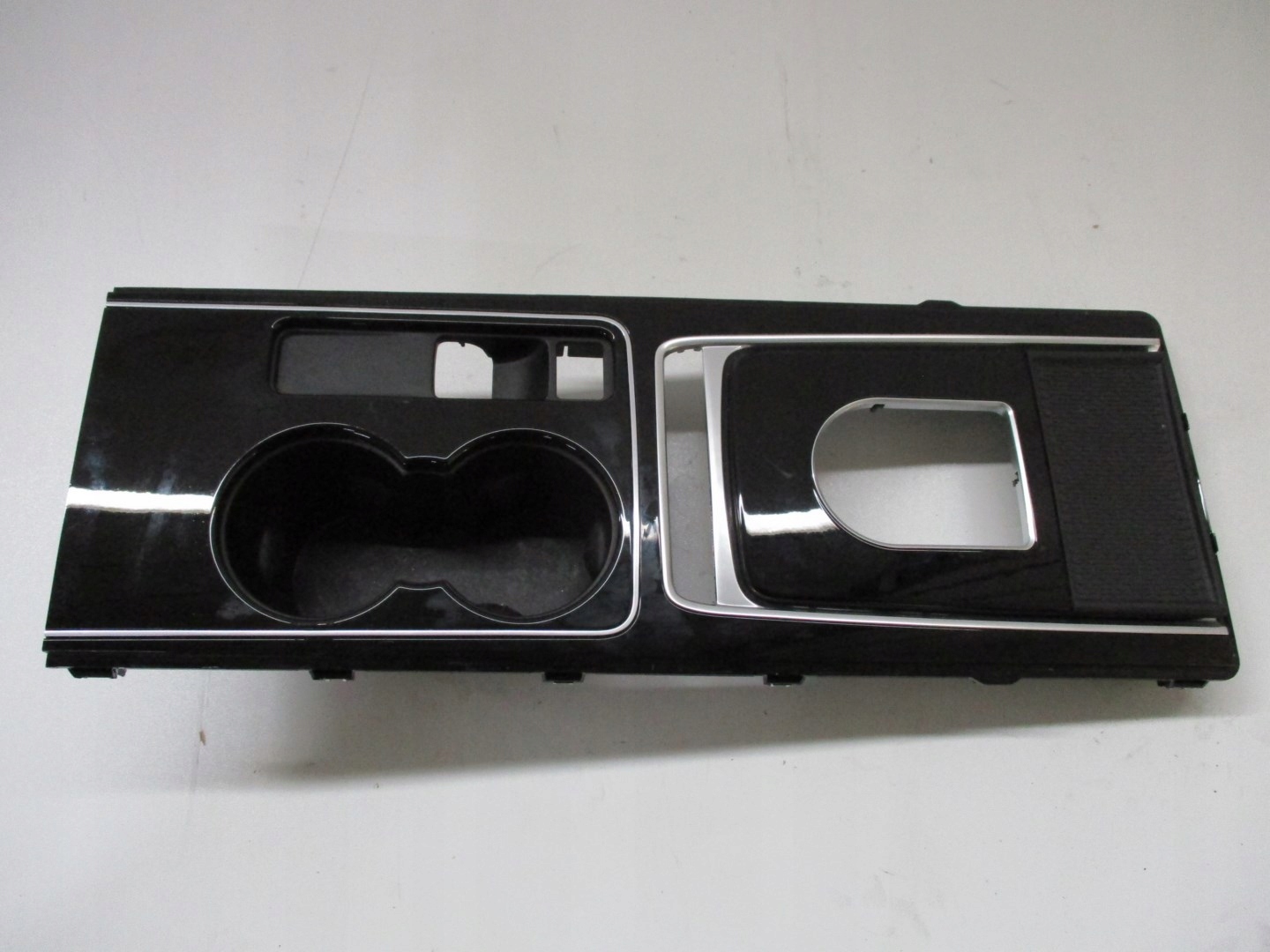 PANEL TUNELU for KUBKI JAGUAR XE GX73-044E04-A