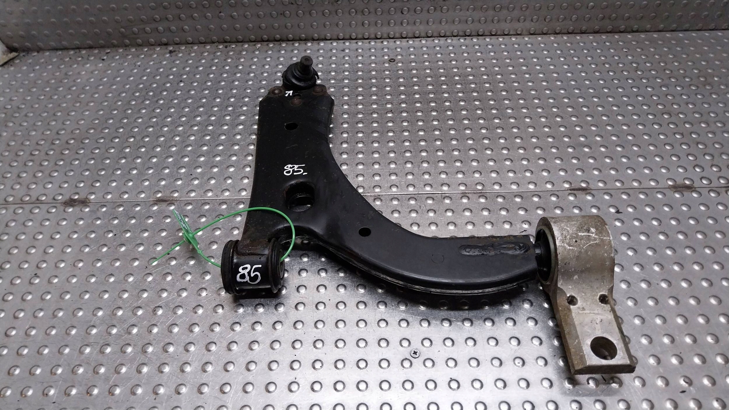 arm right front 2S61-3042-DA FORD FIESTA FUSION MK6