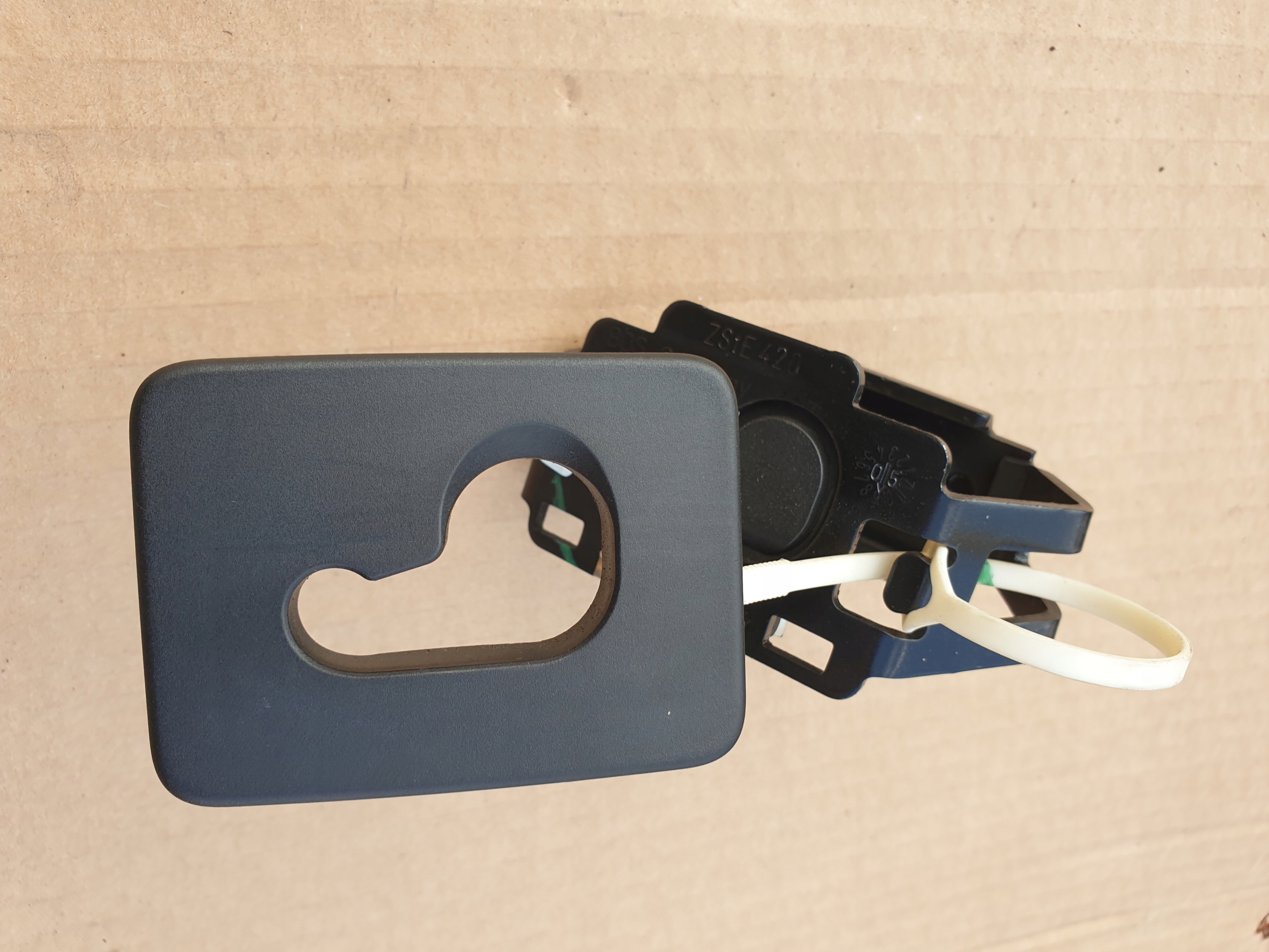 holder bracket hook ROLETY boot AUDI A6 C6 4F S-LINE black, OE