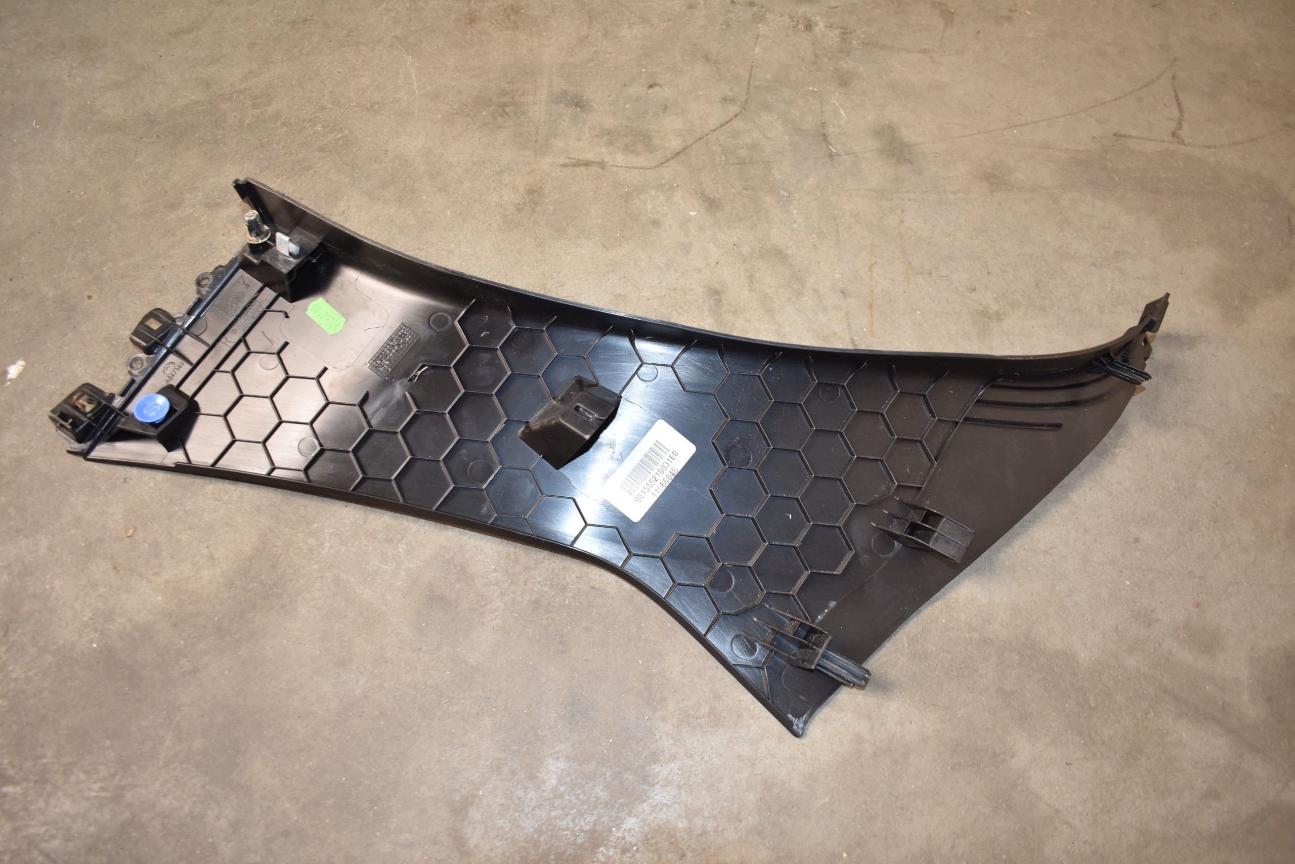 IDEALNA cover side SLUPKA right PORSCHE 981 982 1