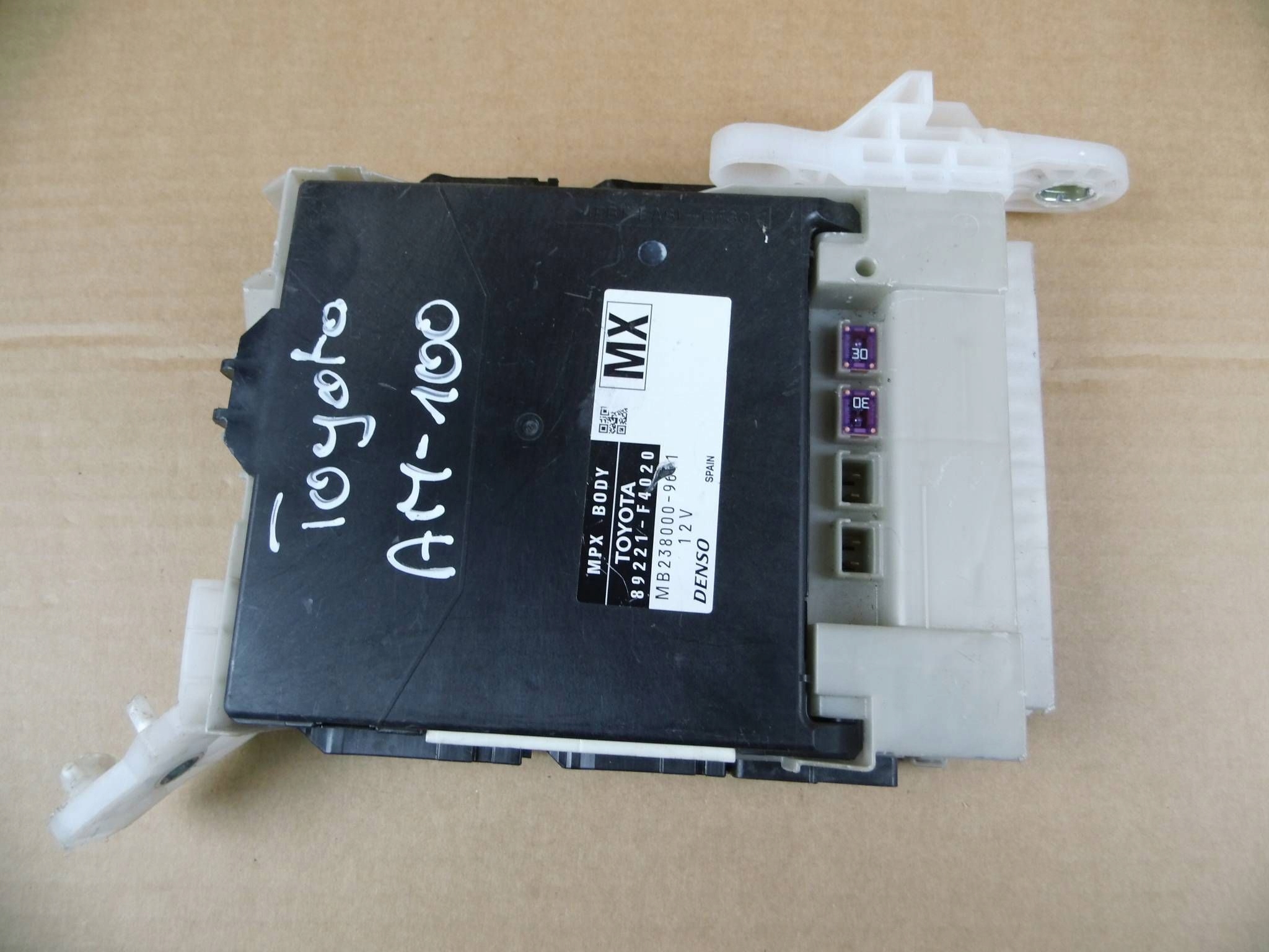 Toyota C-HR CHR module computer control unit komfortu BSI 89221-F4020