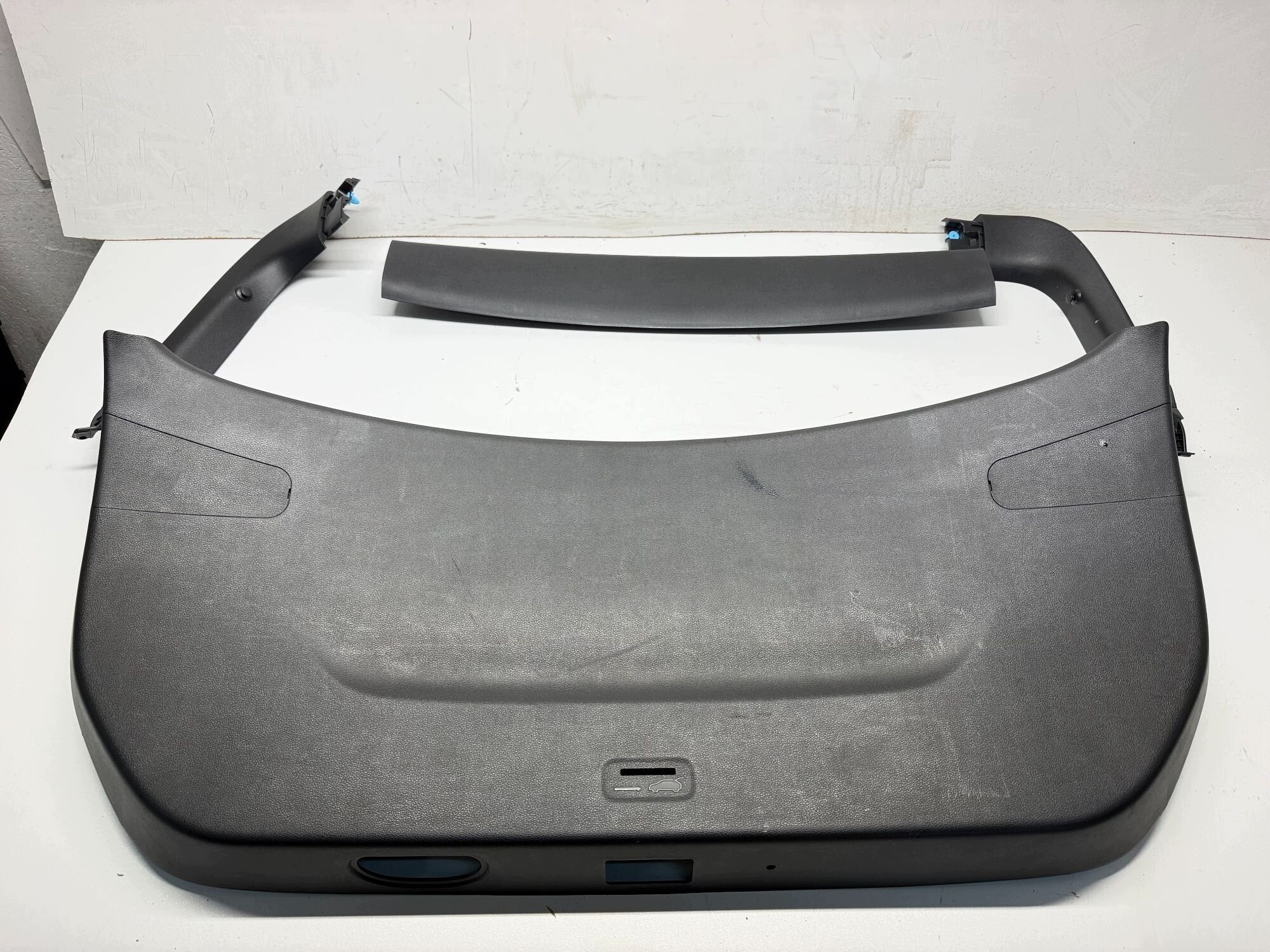 tapacír zadnej kapoty HYUNDAI KONA 81750-J9000 2017-2023