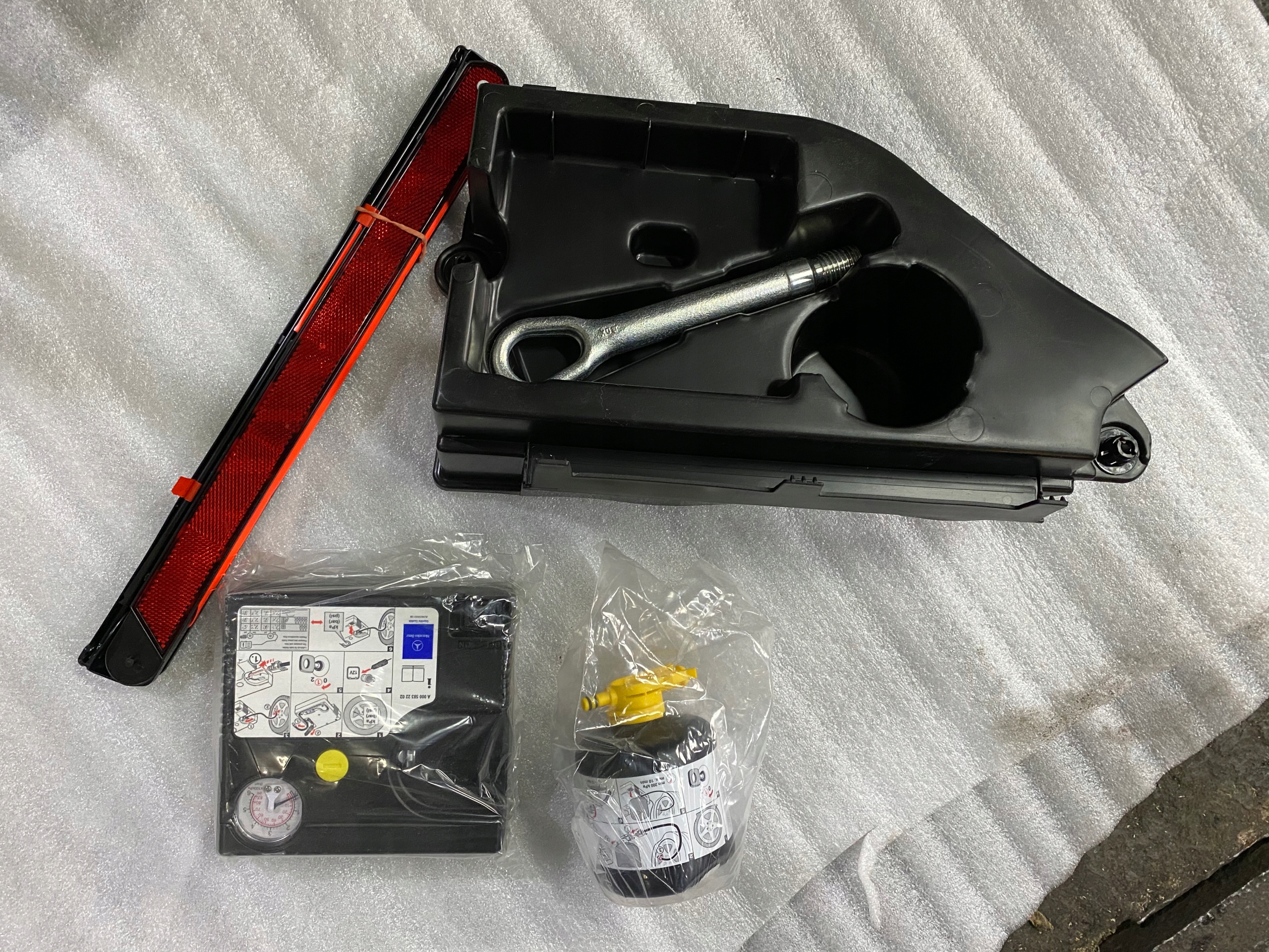 MERCEDES W176 Ремкомплект колеса вушної насос